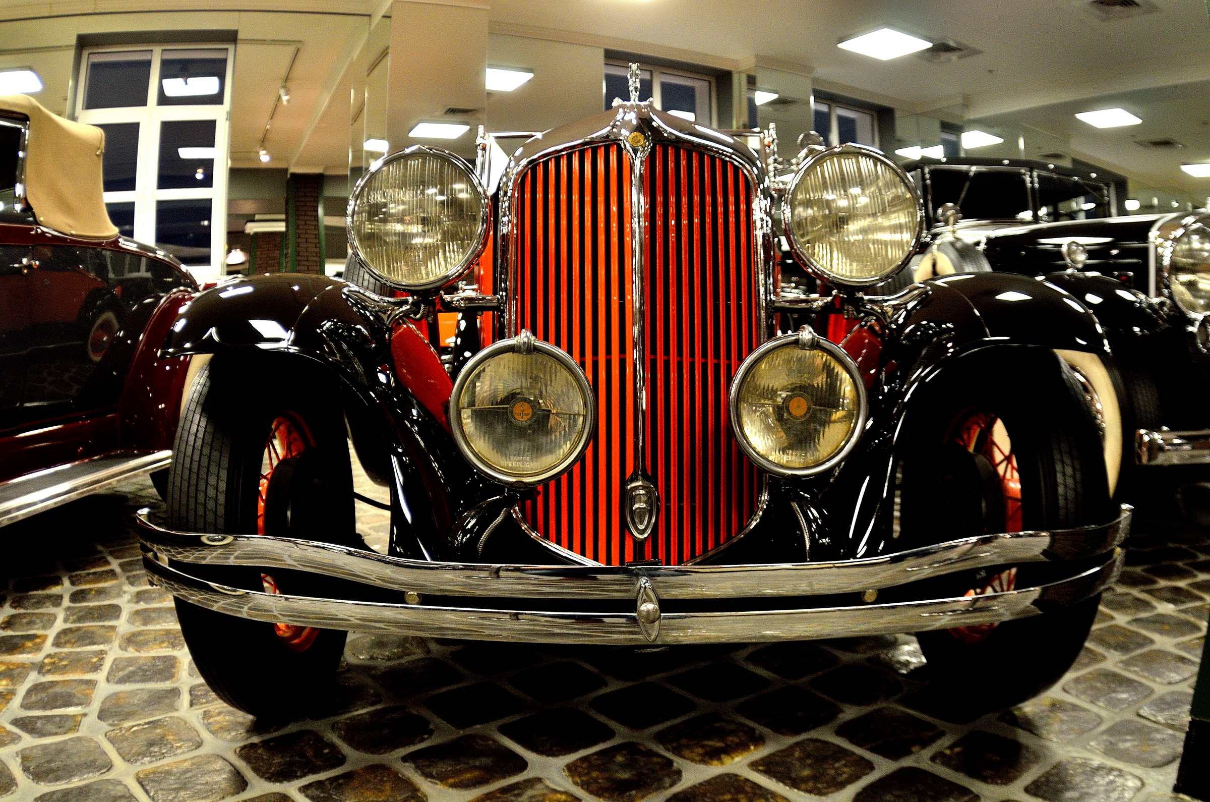 Chrysler CM6 1931 года выпуска (США) в музее техники Вадима Задорожного