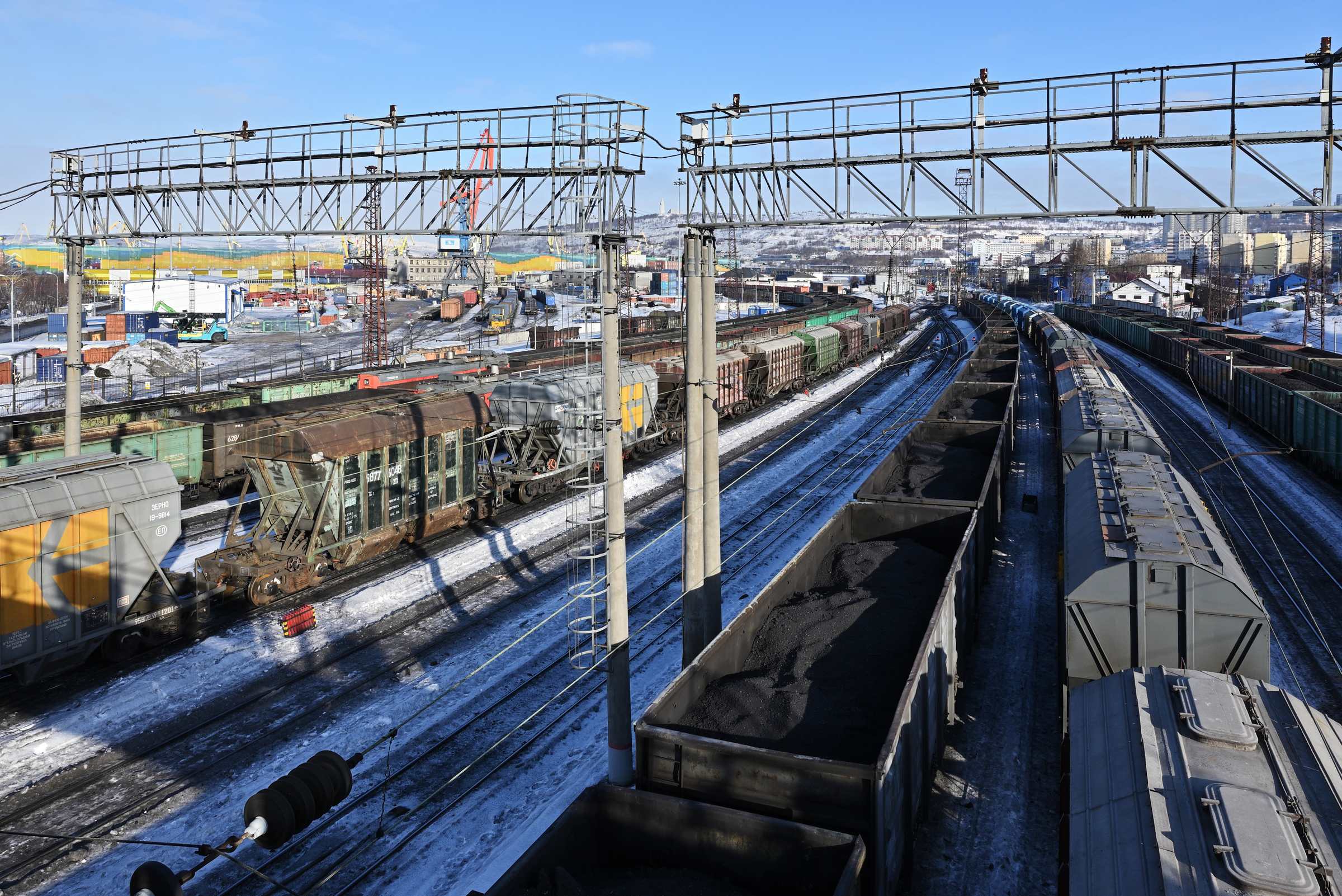 Мурманск в марте. Железнодорожная станция Мурманск.