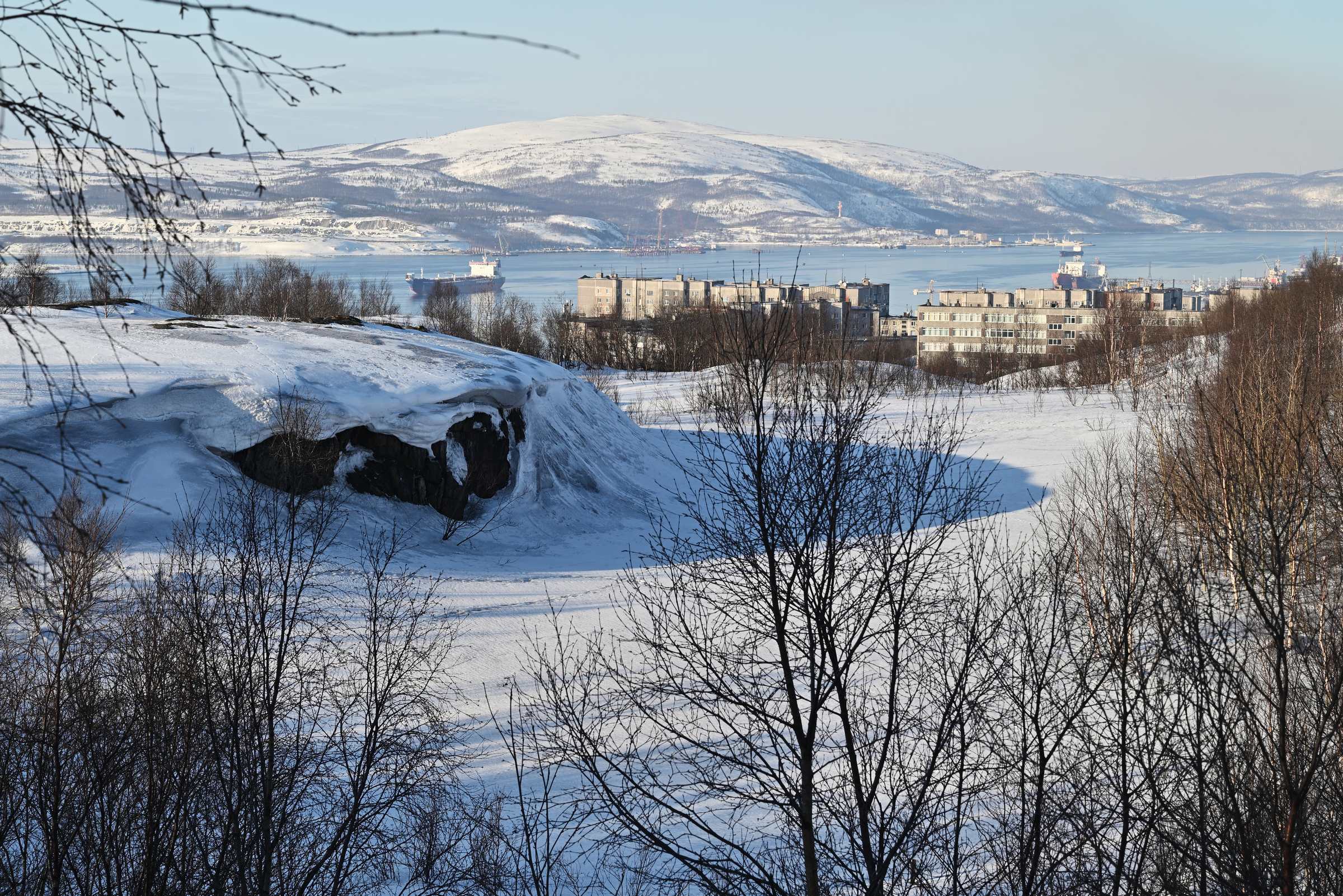 Мурманск в марте. Бараний лоб недалеко от мемориала защитникам Заполярья.