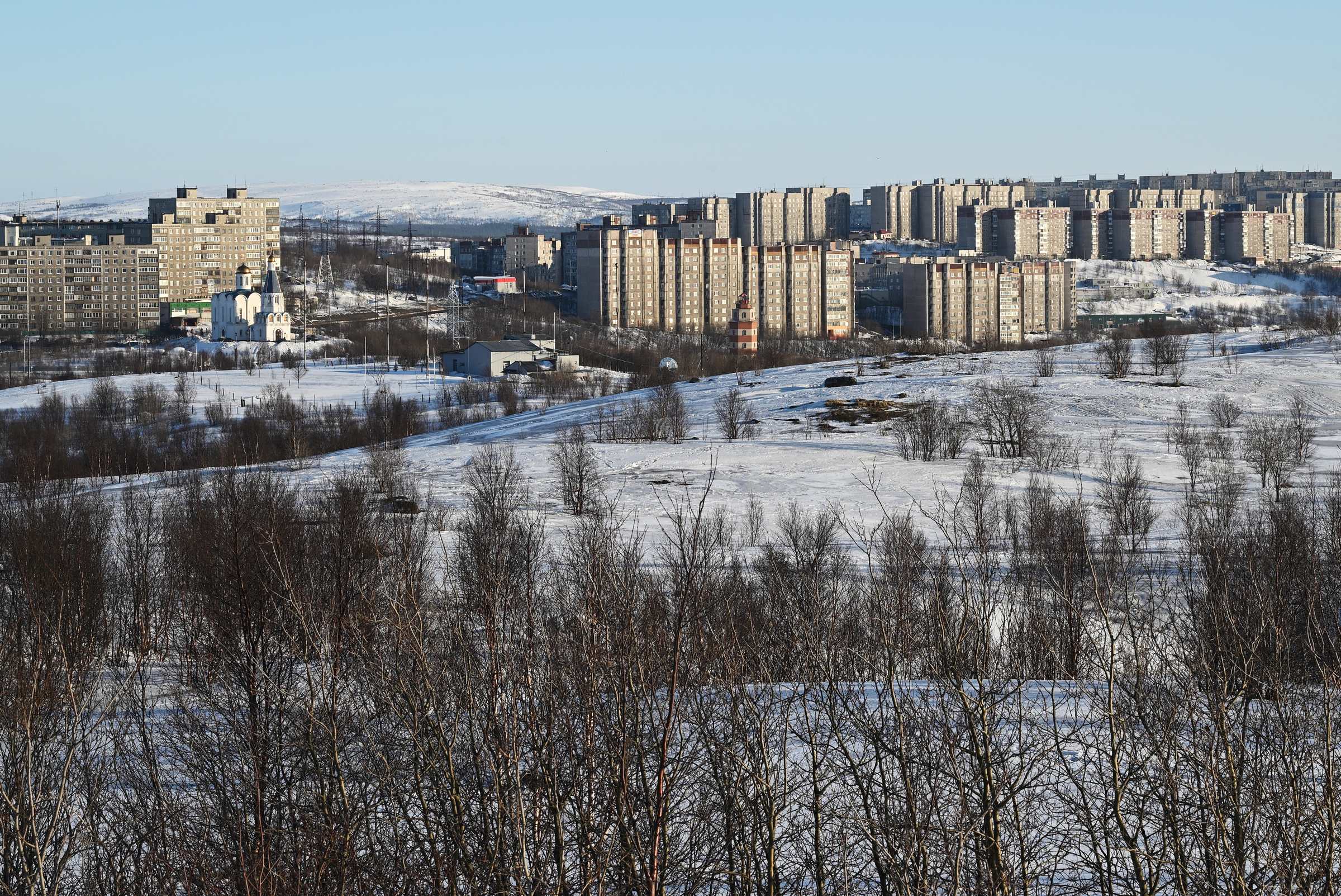 Вид на Мурманск от Мурманского Алёши в марте.
