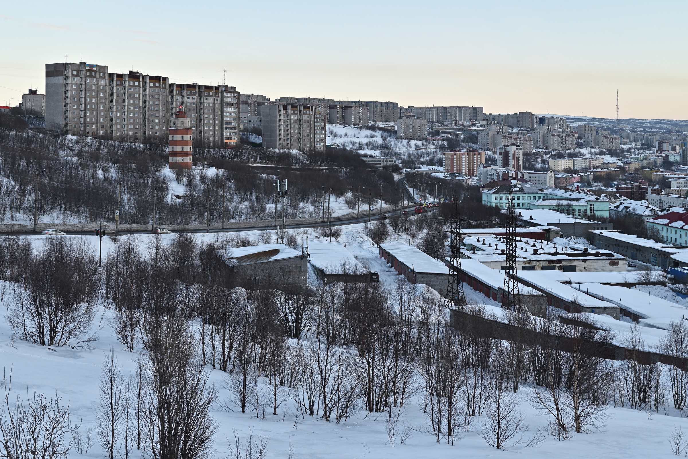 Вид на Мурманск от памятника мужеству и стойкости жителей Мурманска в годы Великой Отечественной войны.
