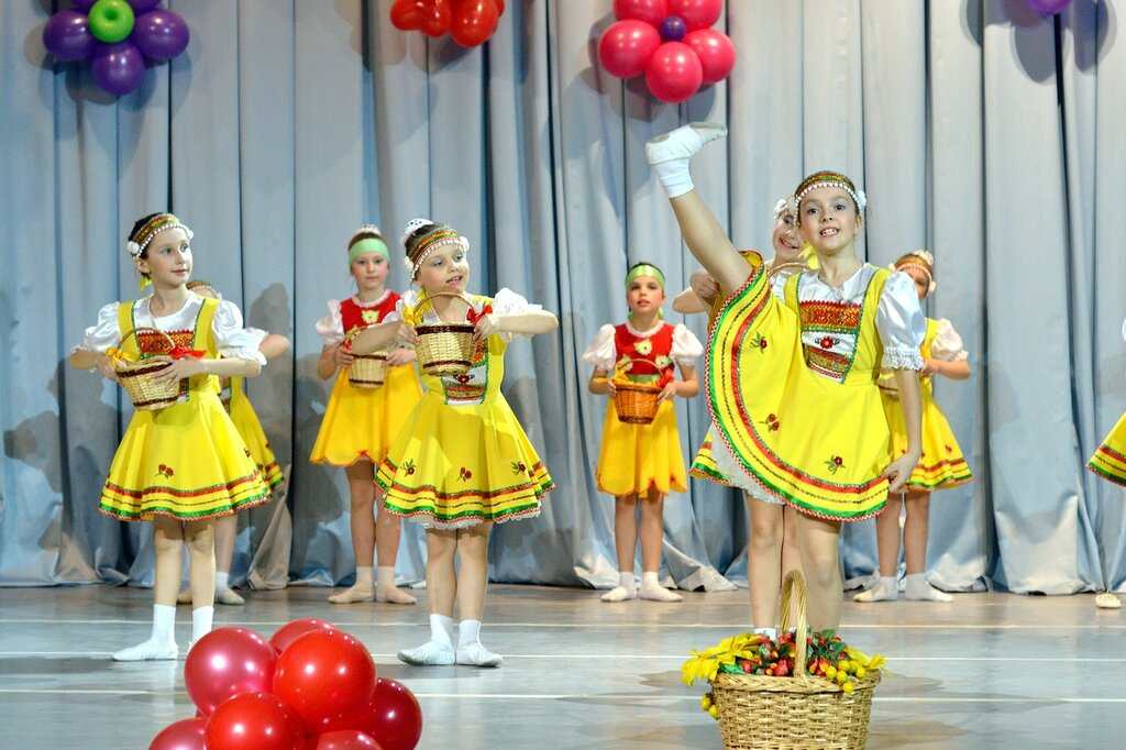 Отчётный концерт детского хореографического коллектива Солнцецвет. Грибочки-ягодки.