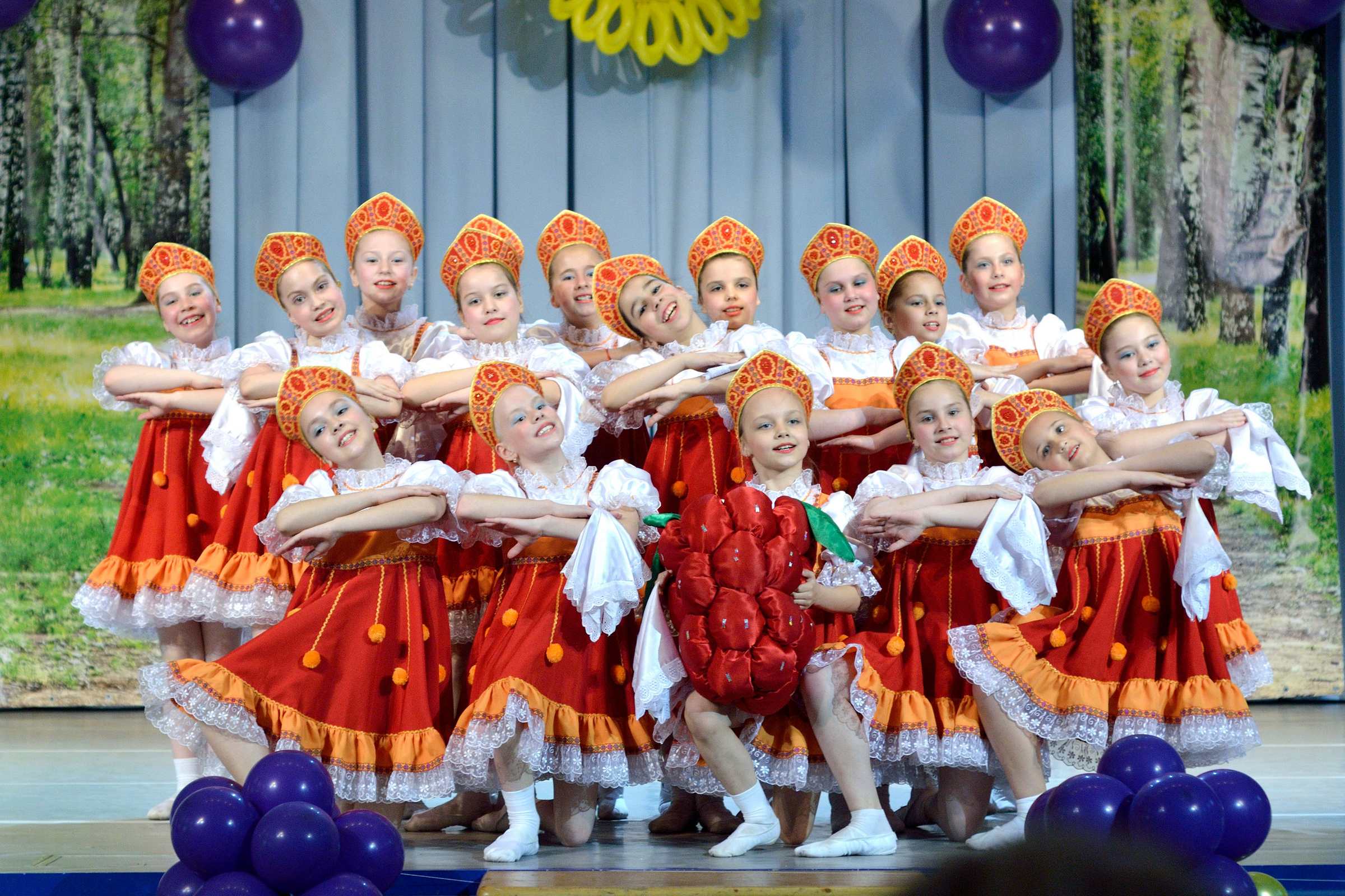 Отчётный концерт детского хореографического коллектива Солнцецвет. Ягодка-малинка.