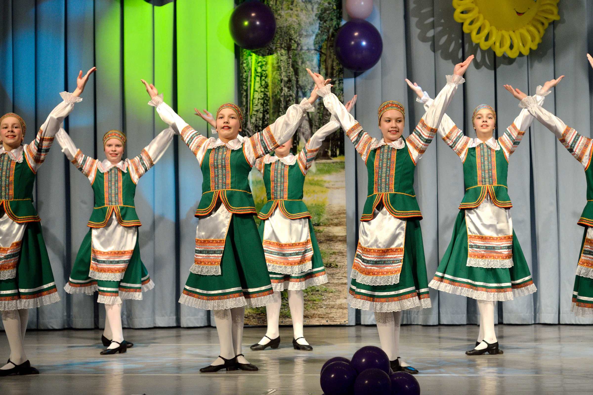 Отчётный концерт детского хореографического коллектива Солнцецвет. Белорусский танец «ЛенОк».