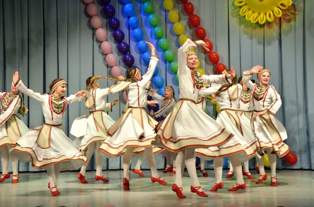 Отчётный концерт детского хореографического коллектива Солнцецвет. Танец марийских красавиц.