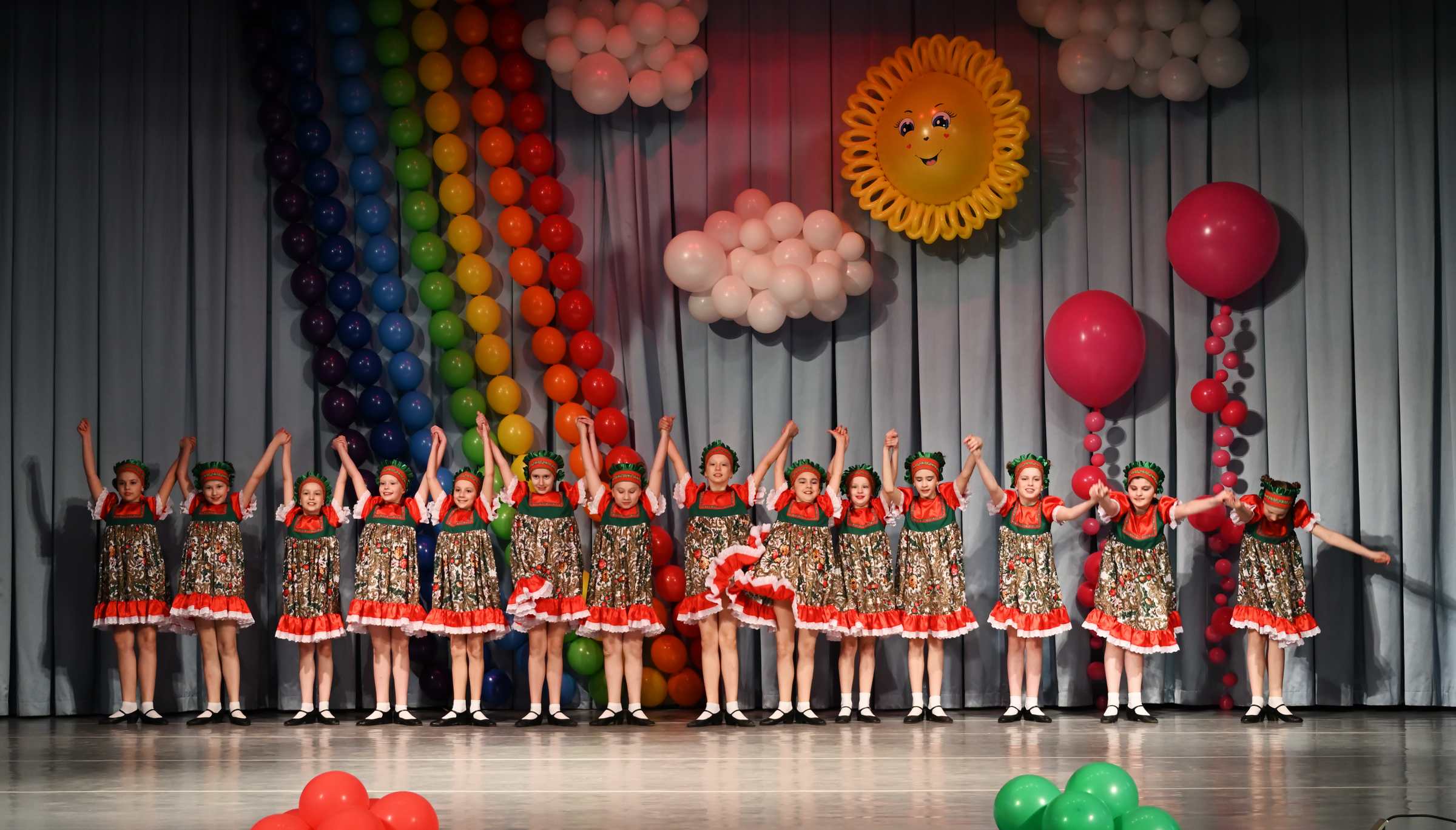 Отчётный концерт детского хореографического коллектива Солнцецвет. Плясочка в цветочек.