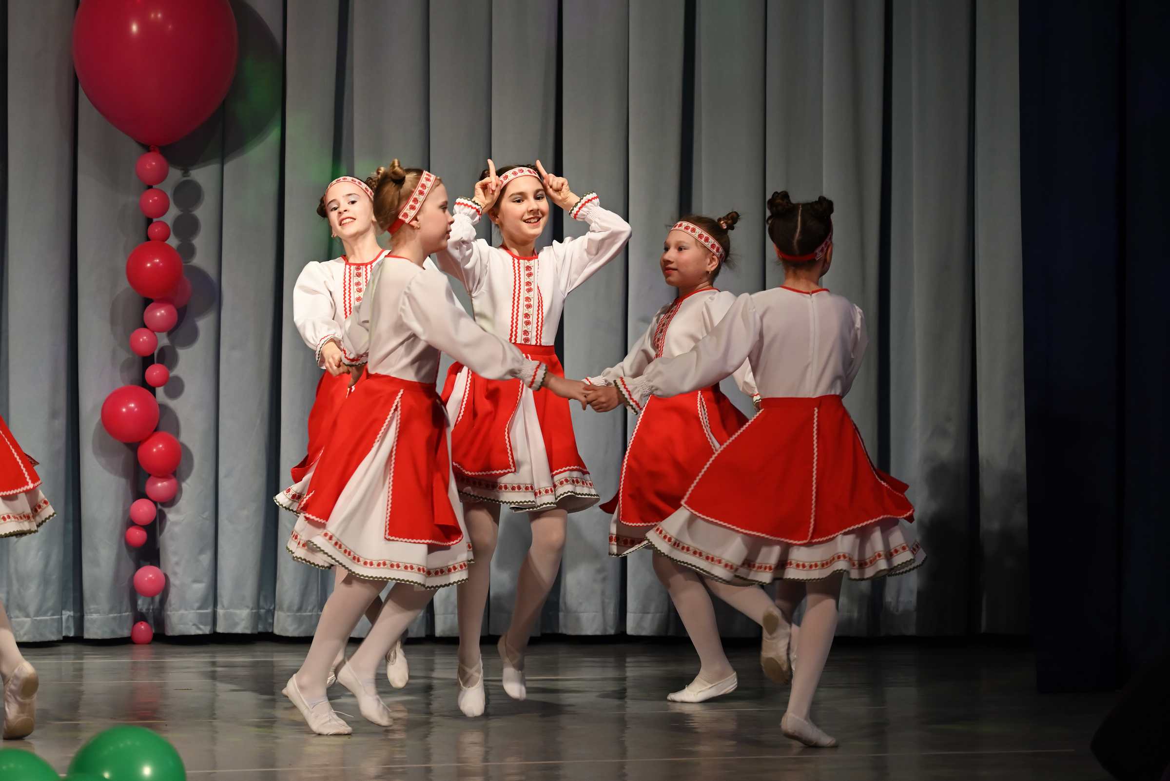 Отчётный концерт детского хореографического коллектива Солнцецвет. Белорусский танец «Козочка».