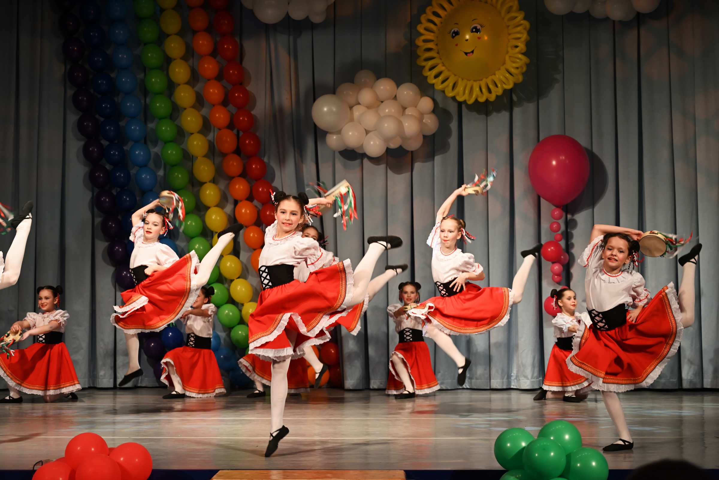 Отчётный концерт детского хореографического коллектива Солнцецвет. Итальянский танец «Тарантелла».