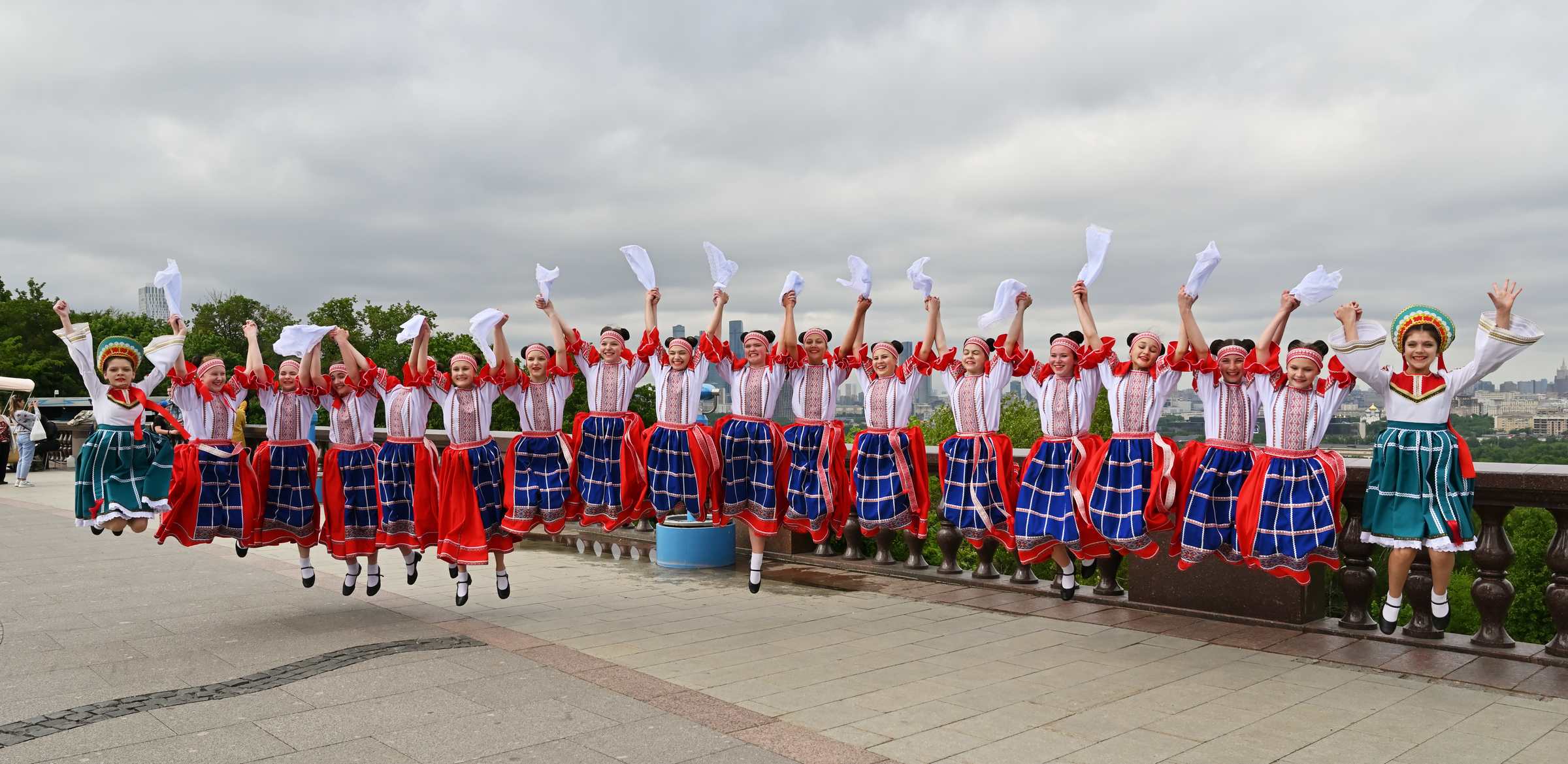 Детский хореографический коллектив Солнцецвет на Воробьёвых горах.