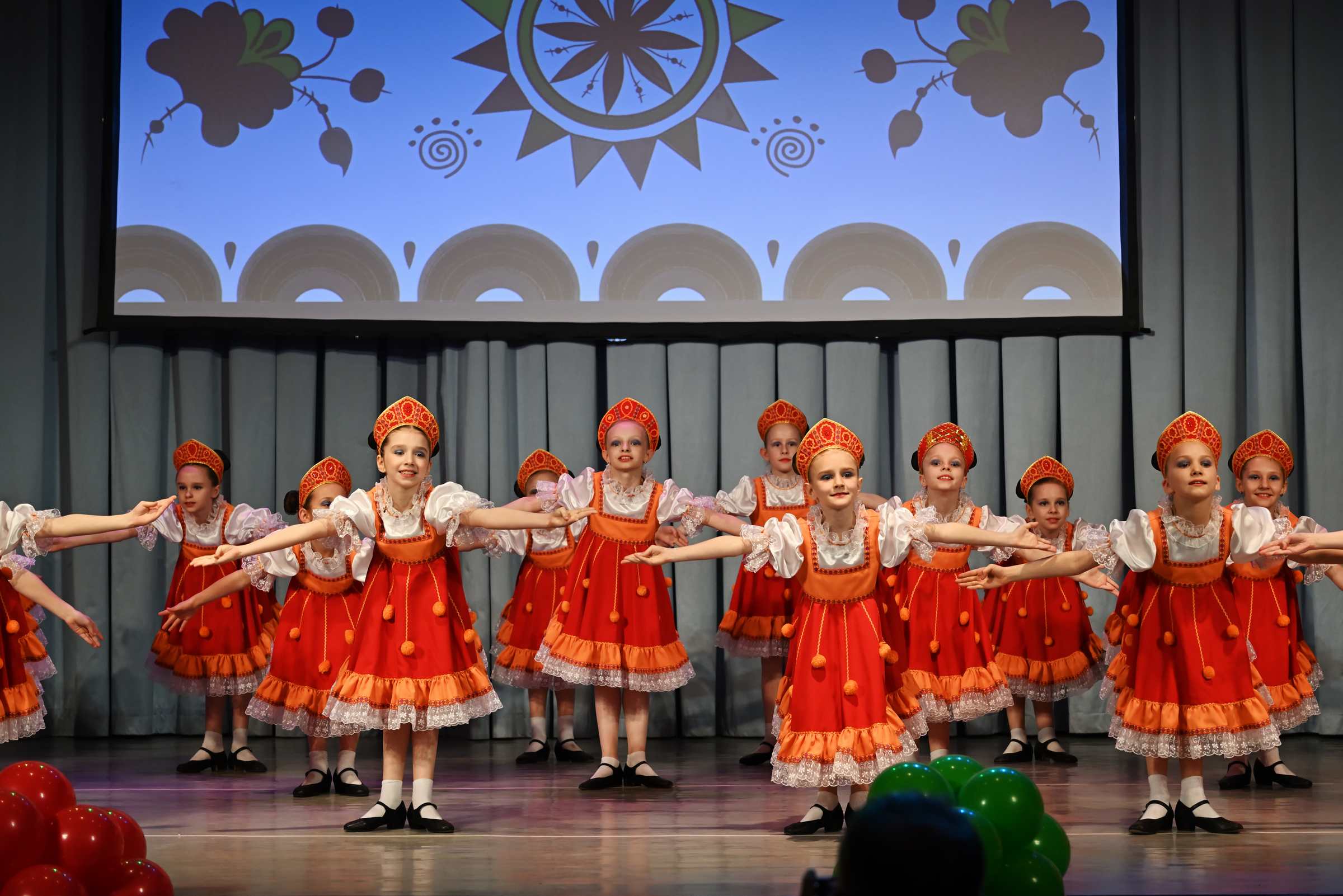 Отчётный концерт детского хореографического коллектива Солнцецвет. Плясочка в цветочек.