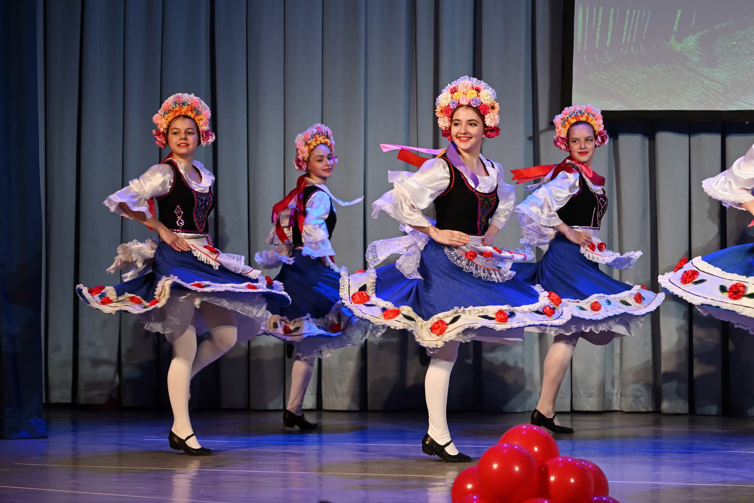 Отчётный концерт детского хореографического коллектива Солнцецвет. Венгерский танец «На земле мадьяр».