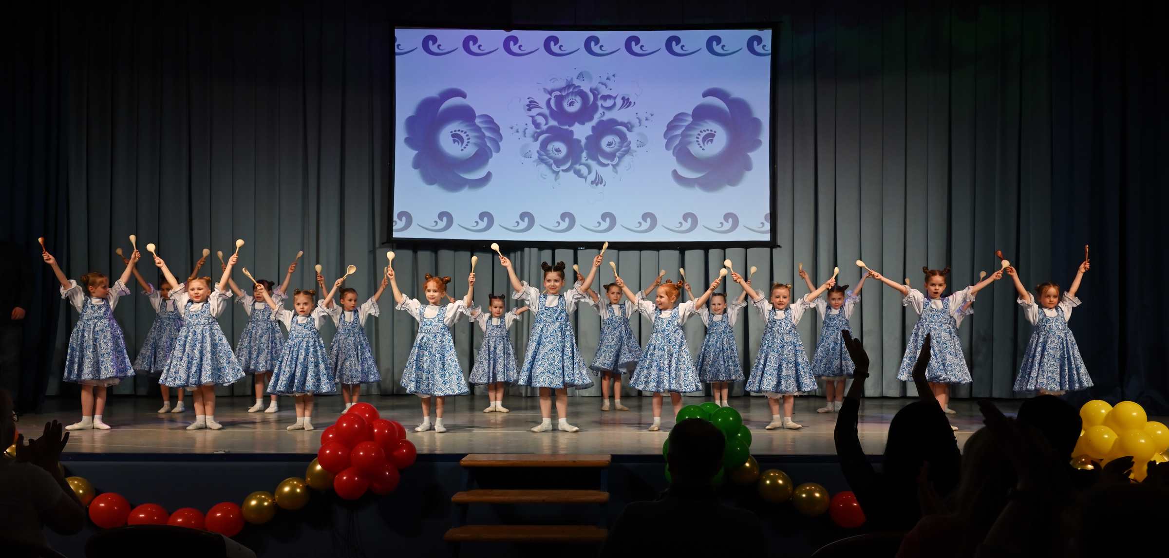 Отчётный концерт детского хореографического коллектива Солнцецвет. Русский танец с ложками.