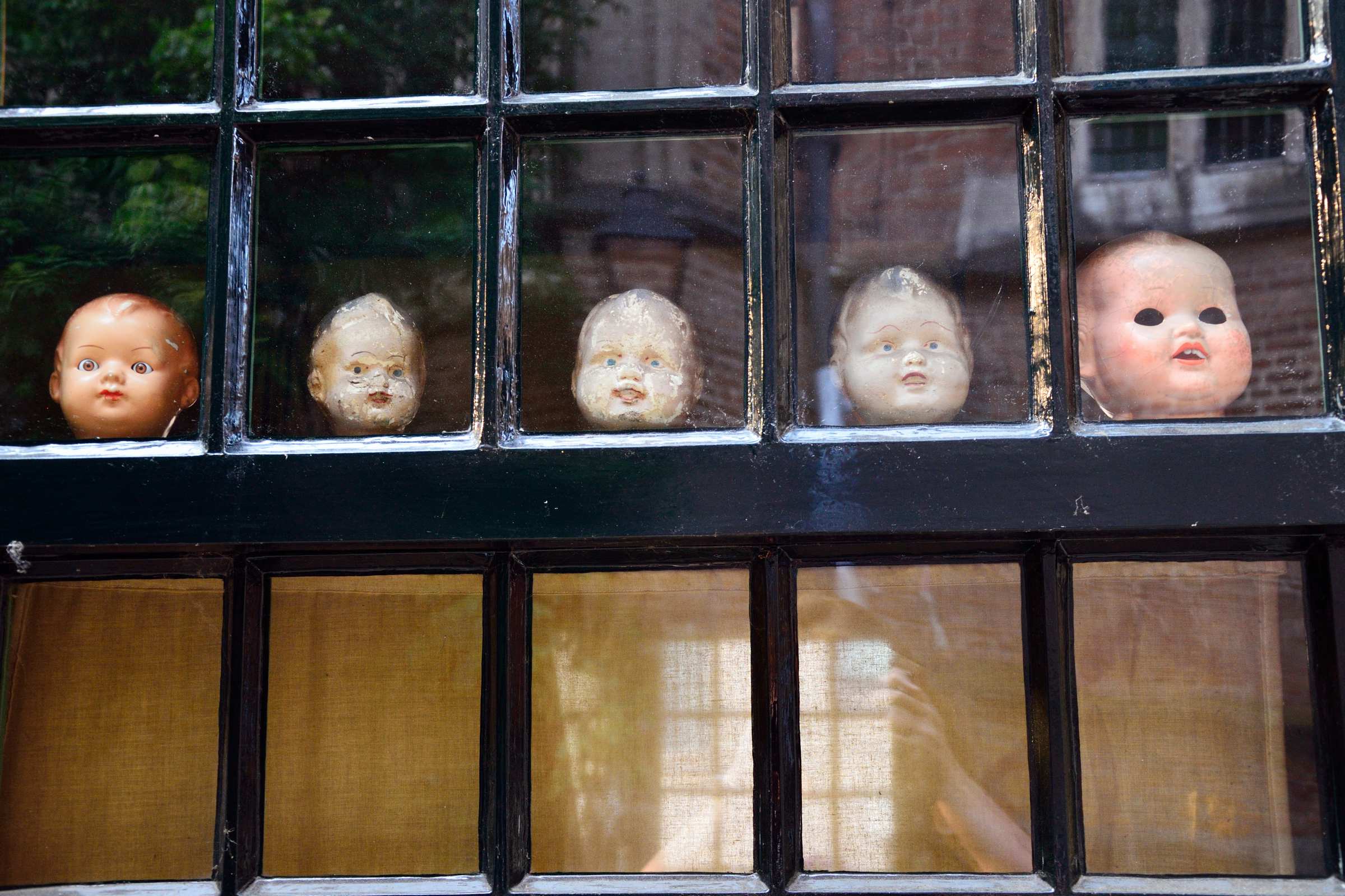 Неймеген, куклы в окне