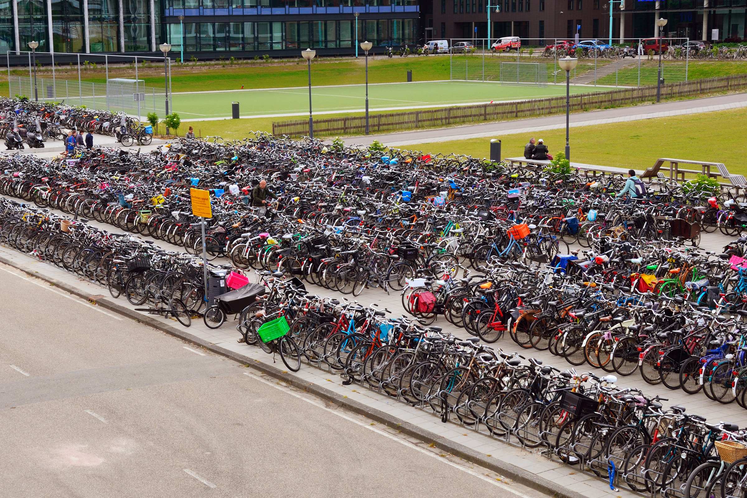 Амстердам. Перехватывающая парковка для велосипедов.