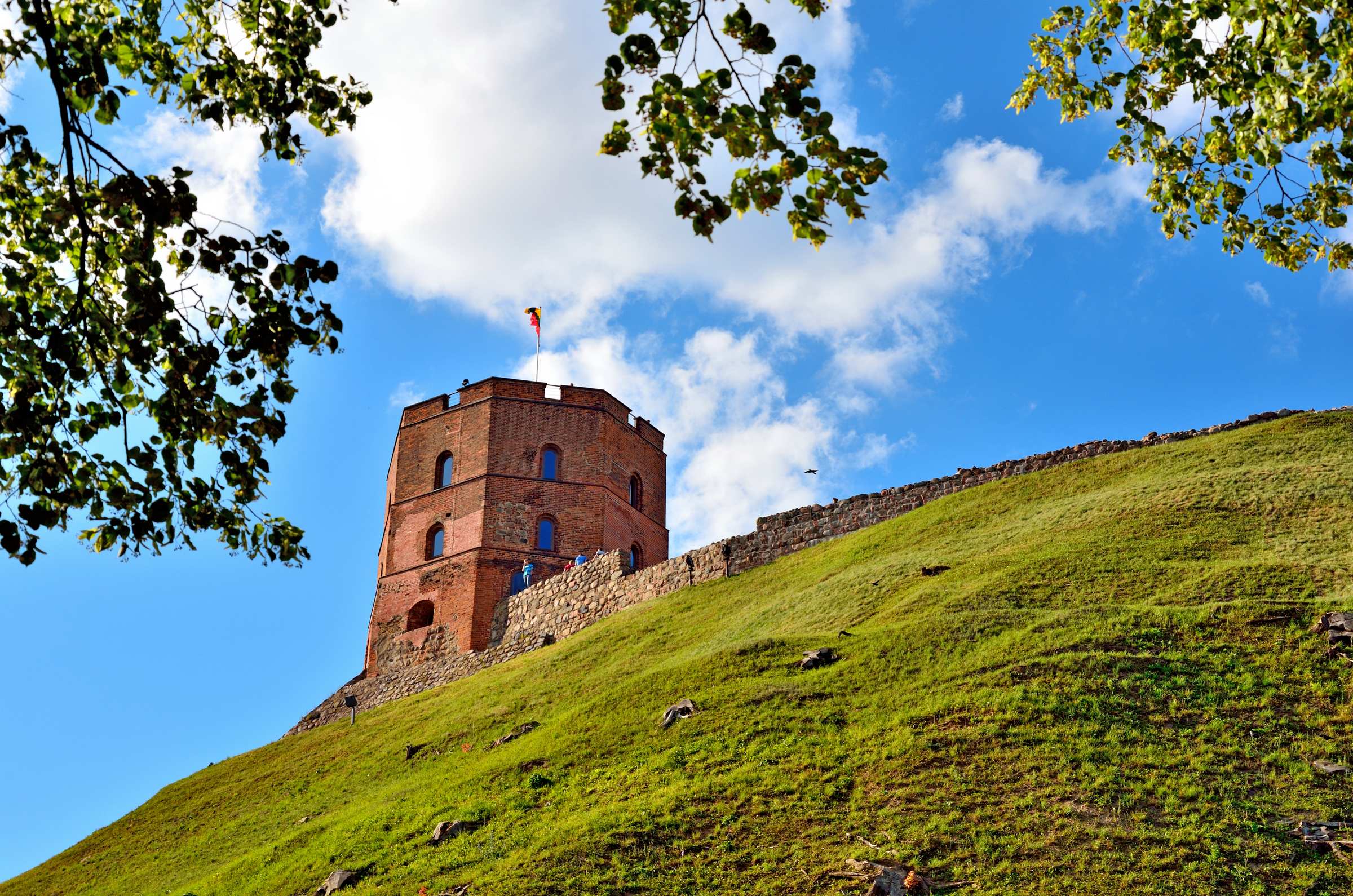 Вильнюс. Замковая гора с руинами Верхнего Виленского замка.