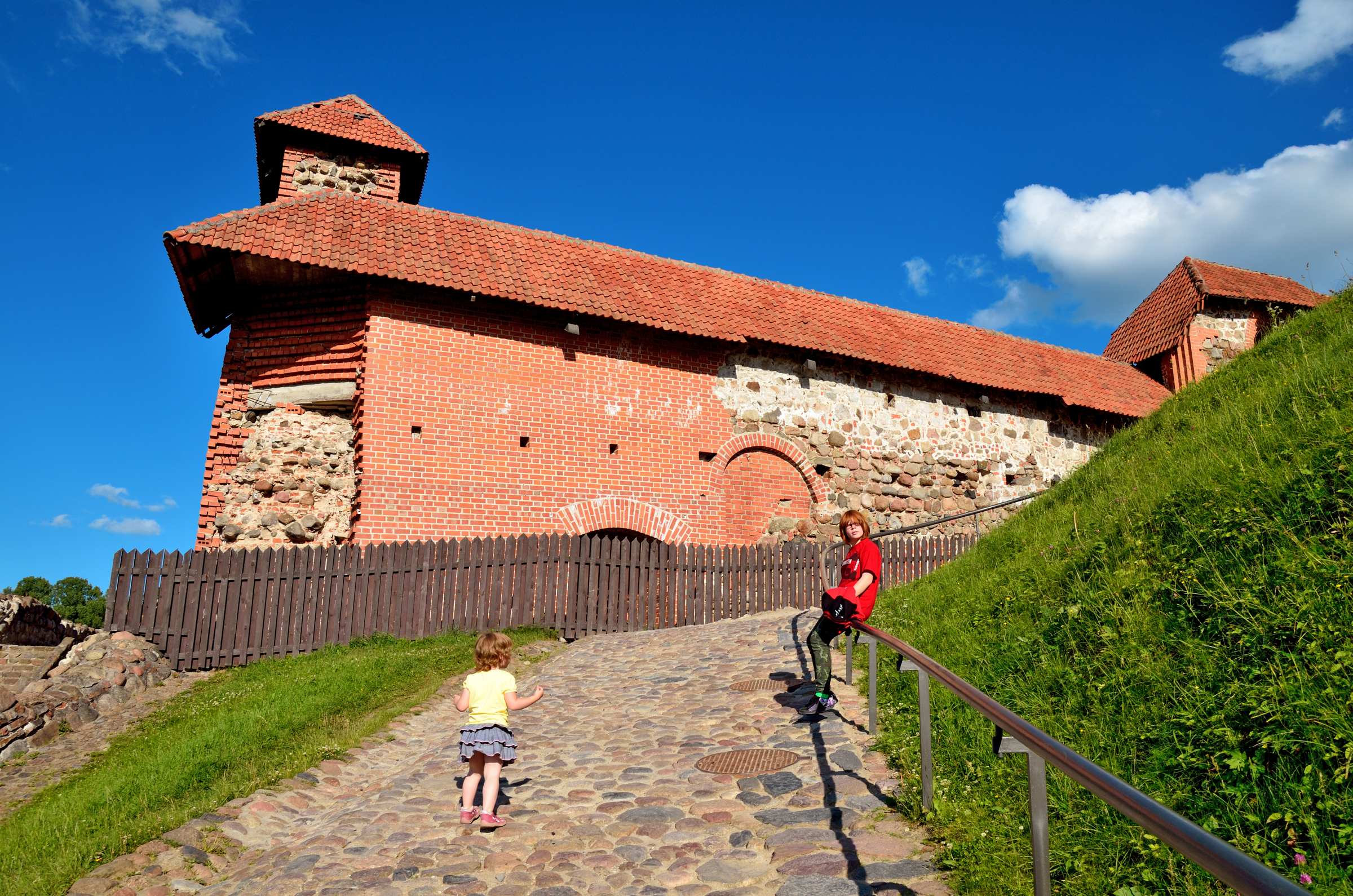 Вильнюс. Замковая гора с руинами Верхнего Виленского замка.