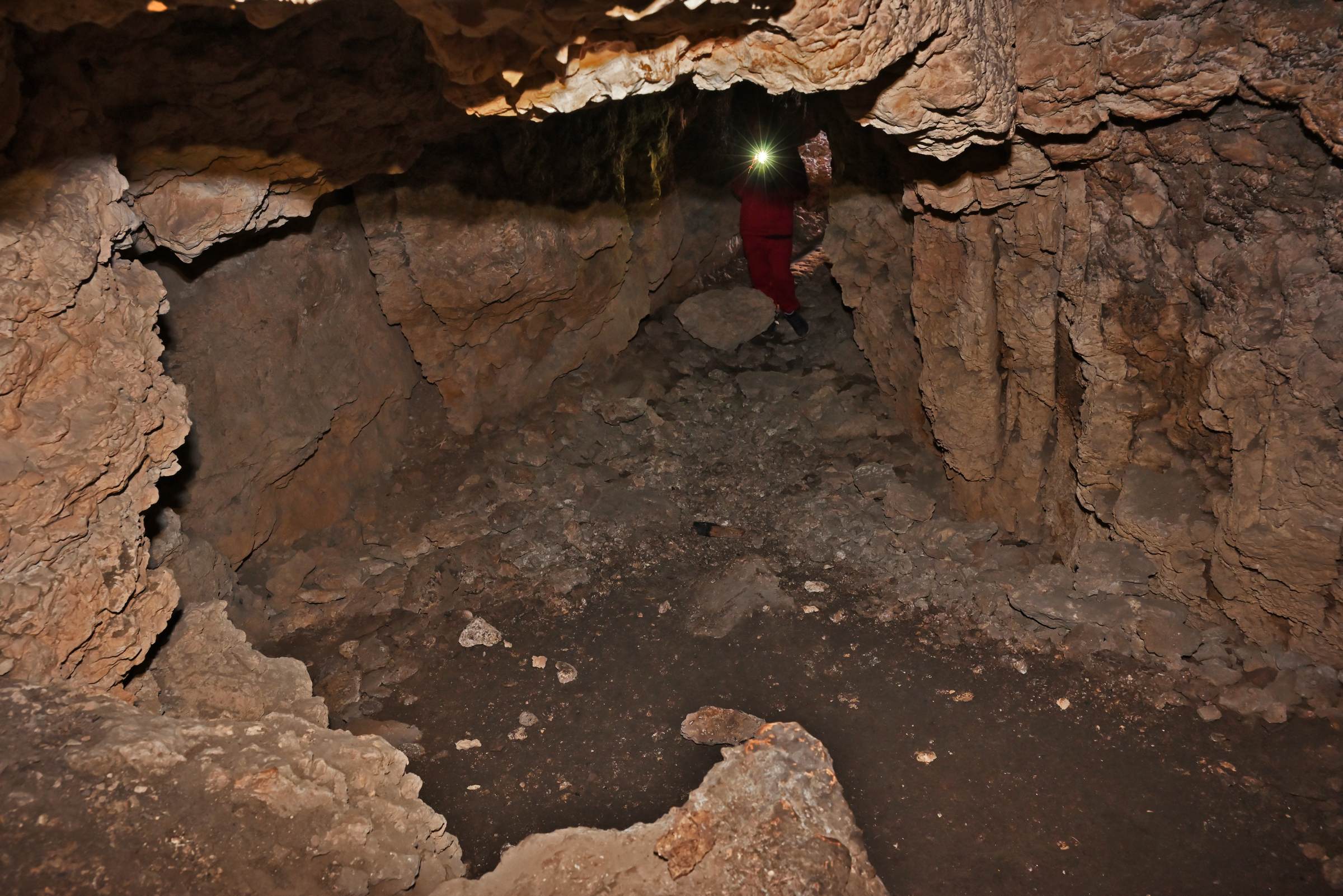 Пещера Сквозная у Чёртова пальца