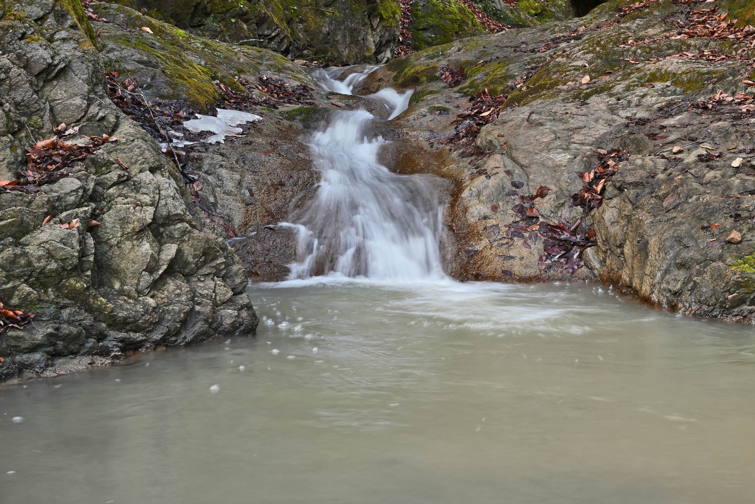Водопад на реке Сибирь рядом с местом впадения в реку Белую
