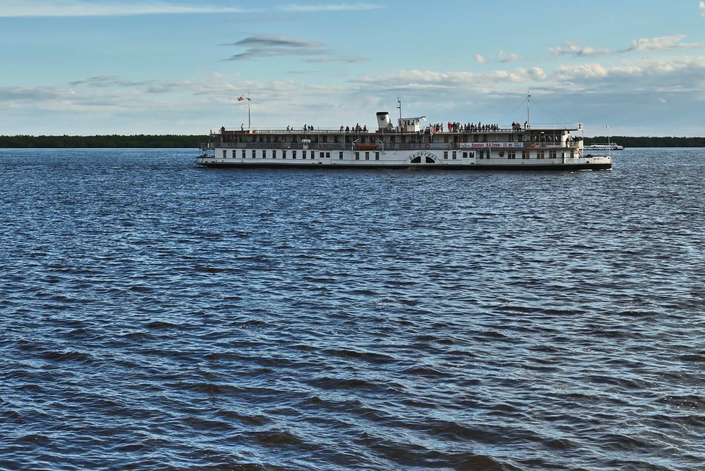 Колёсный пароход «Н. В. Гоголь» в Архангельске.