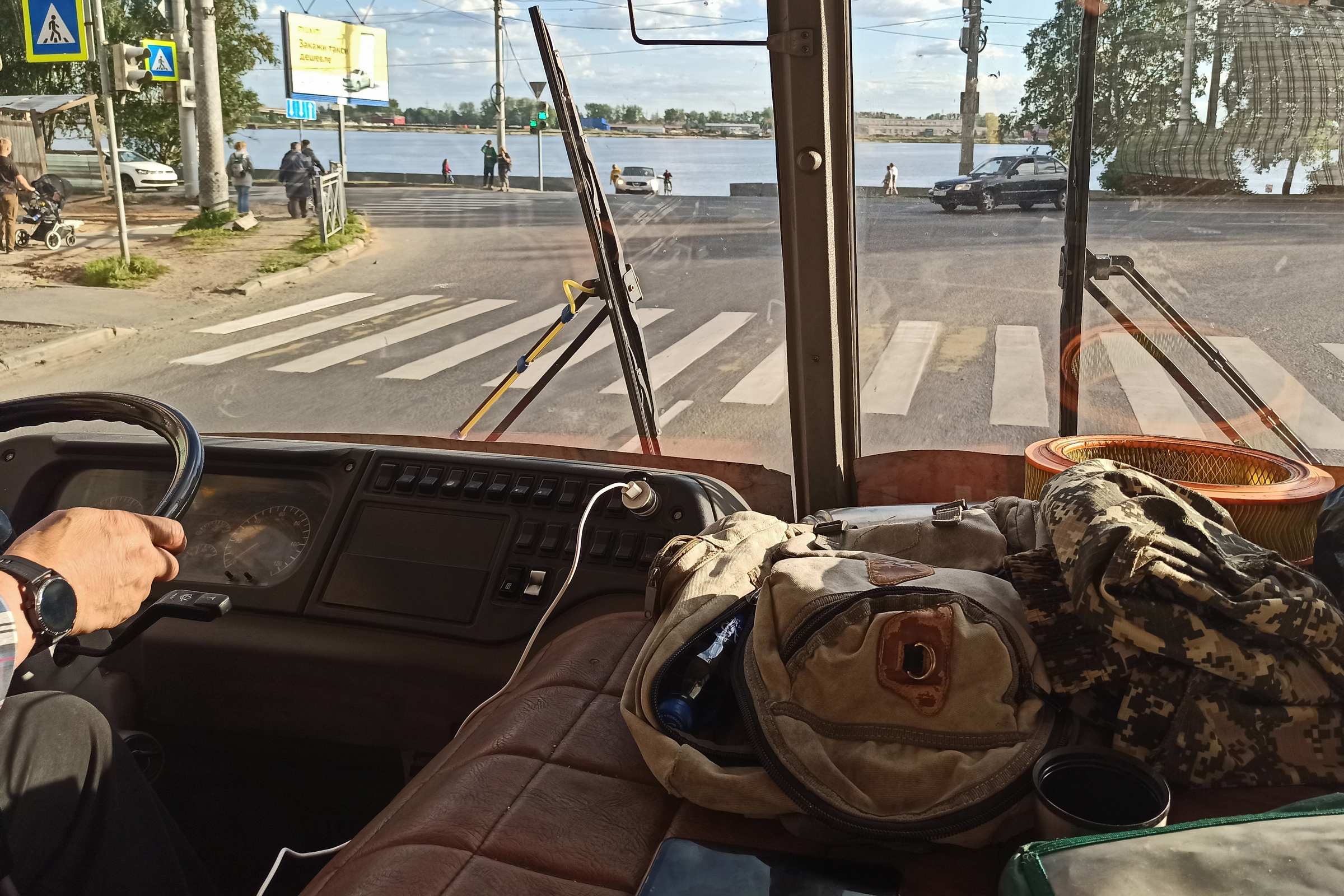 В автобусе номер 104 в Архангельске.
