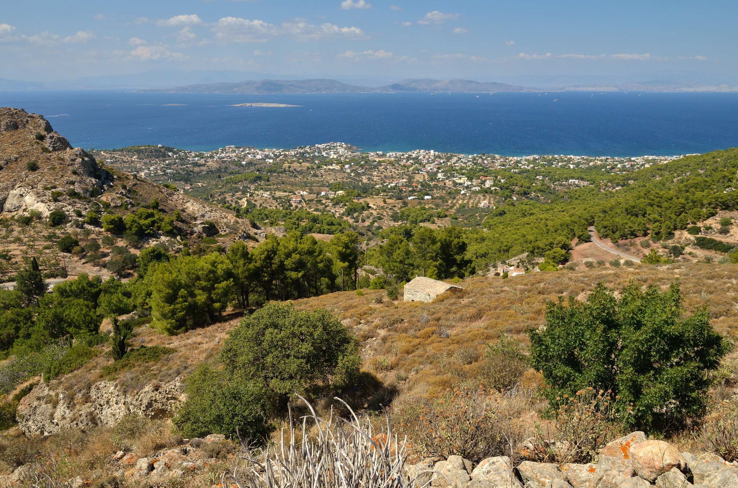Остров Эгина с высоты птичьего полёта из древнего города Палеохора