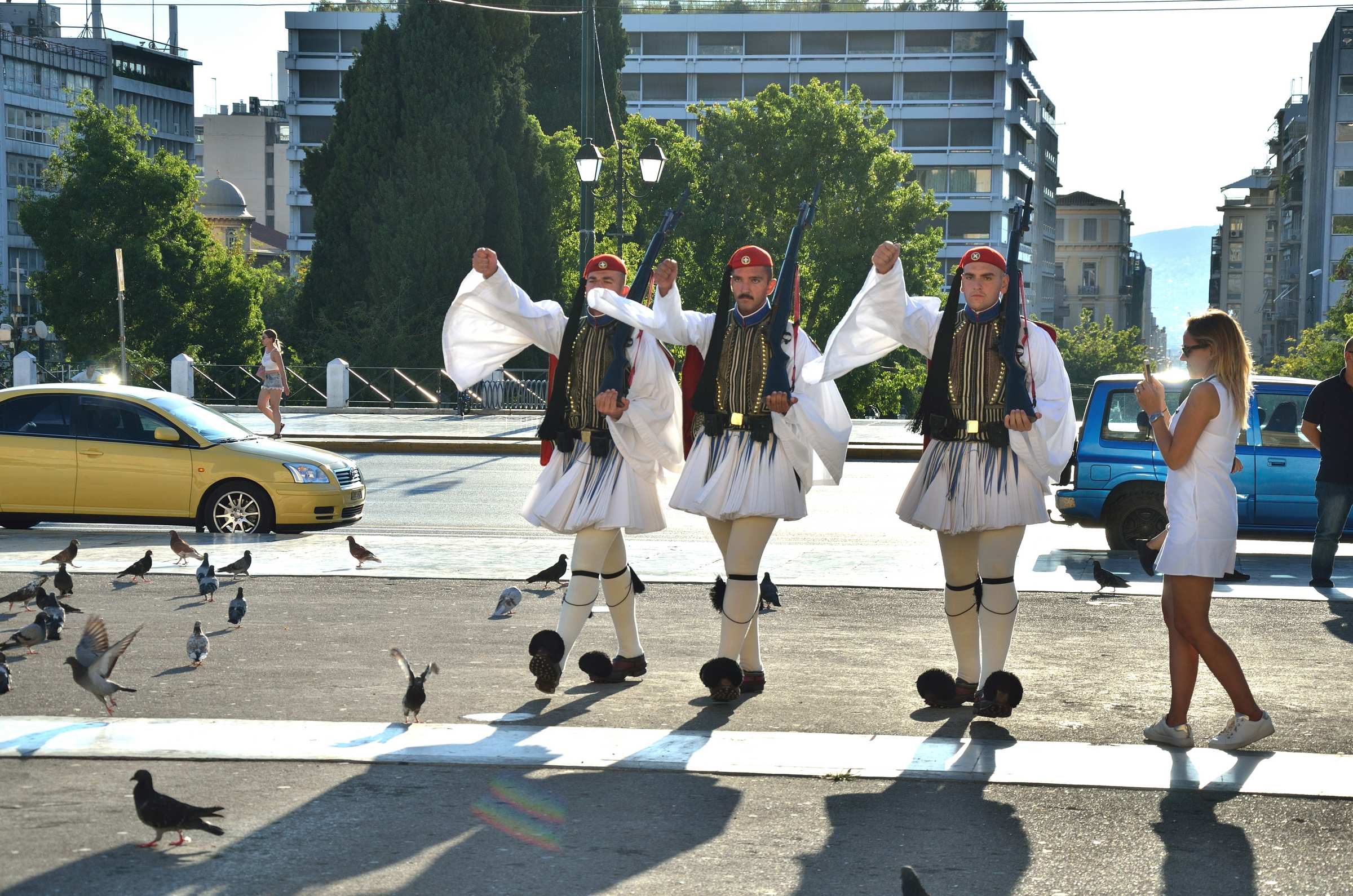 Смена почётного караула у Могилы Неизвестного Солдатаи в Афинах