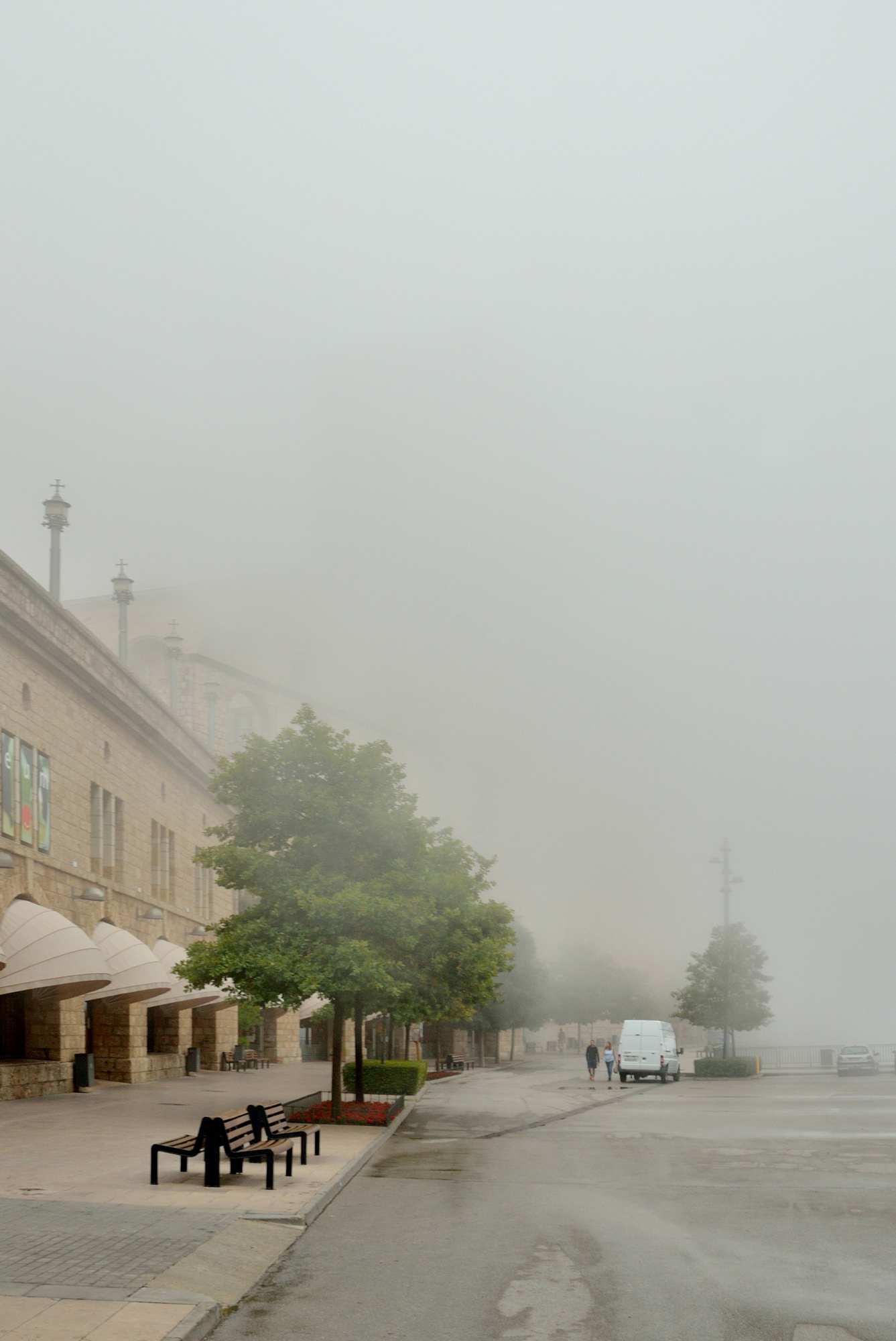 Монастырь Монсеррат в тумане