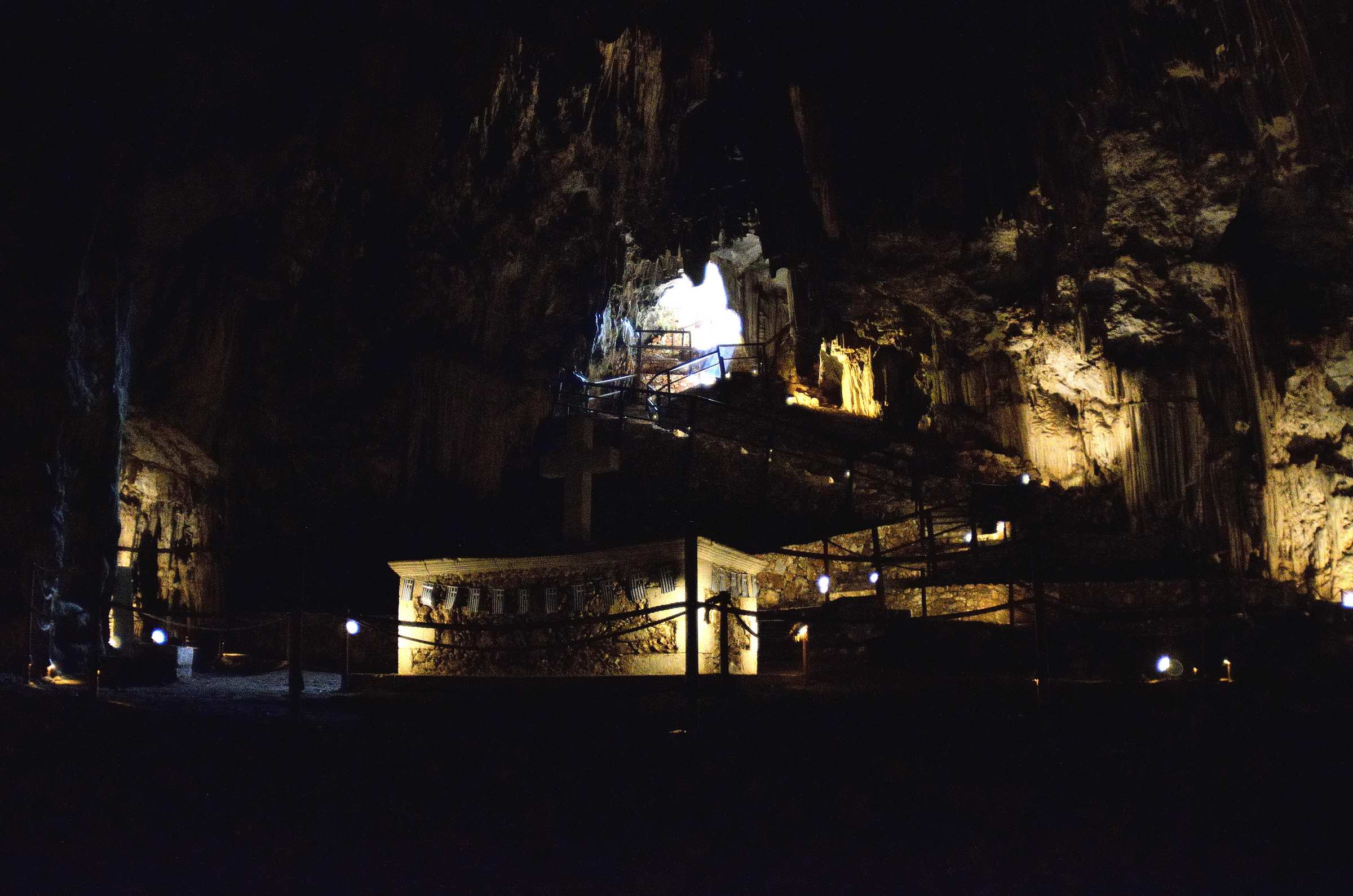 В пещере Мелидони