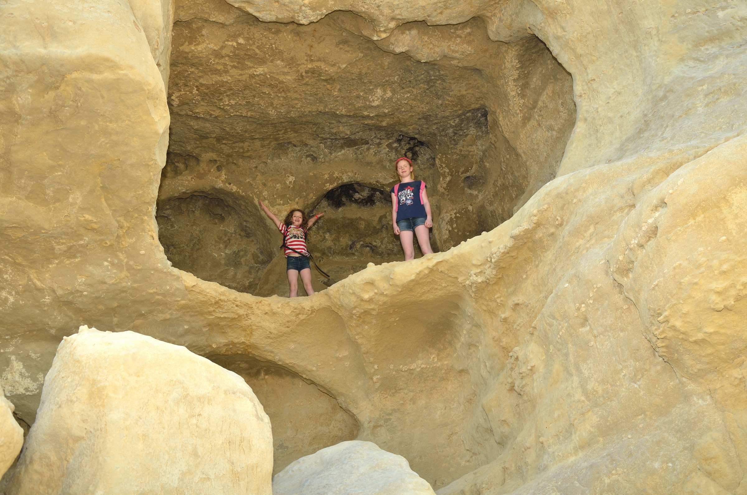 В скальных пещерах Матала
