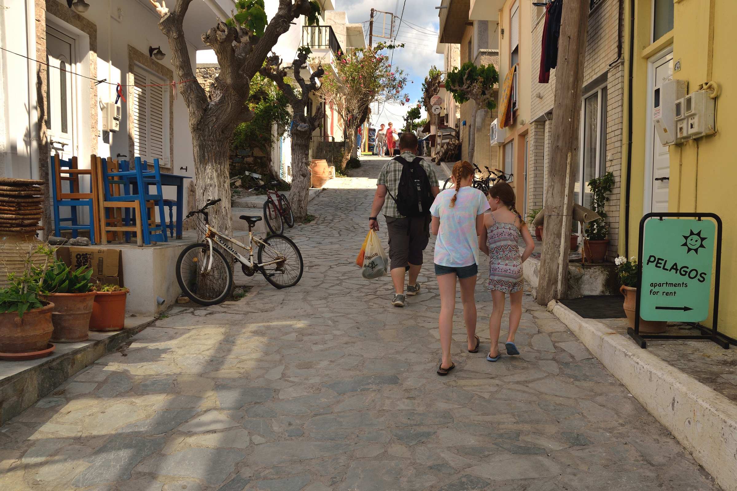 На улицах Миртоса на Крите