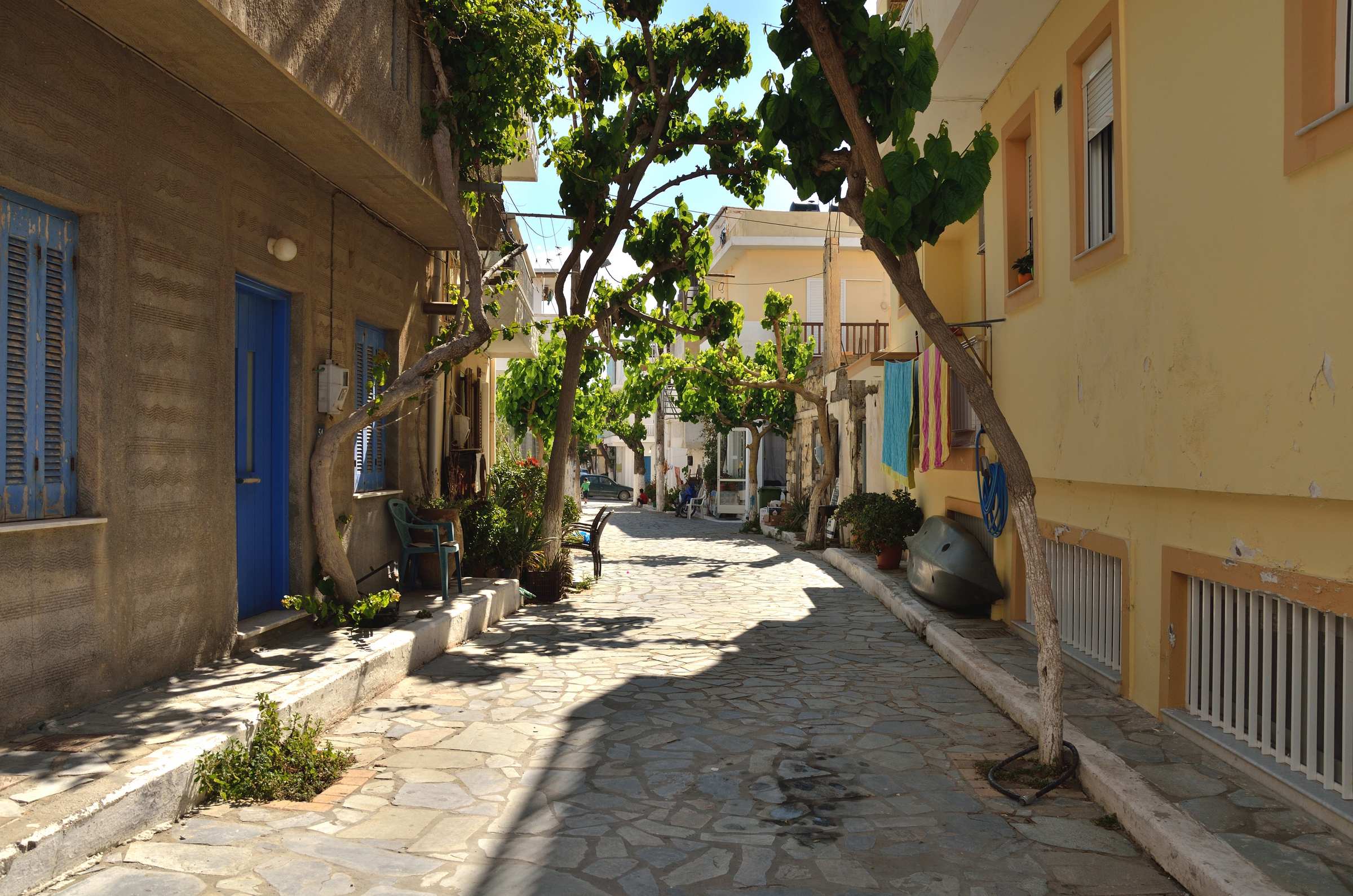 На улицах Миртоса на Крите