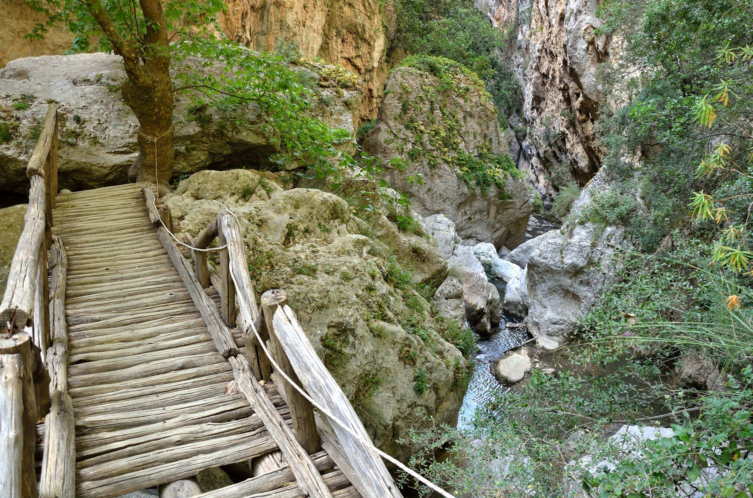 Мост через ущелье Патсос на Крите
