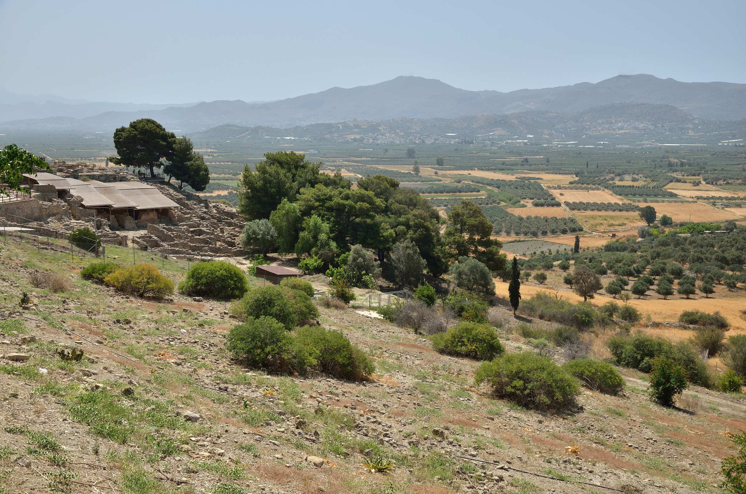Вид на окрестности из Фесткого дворца на Крите