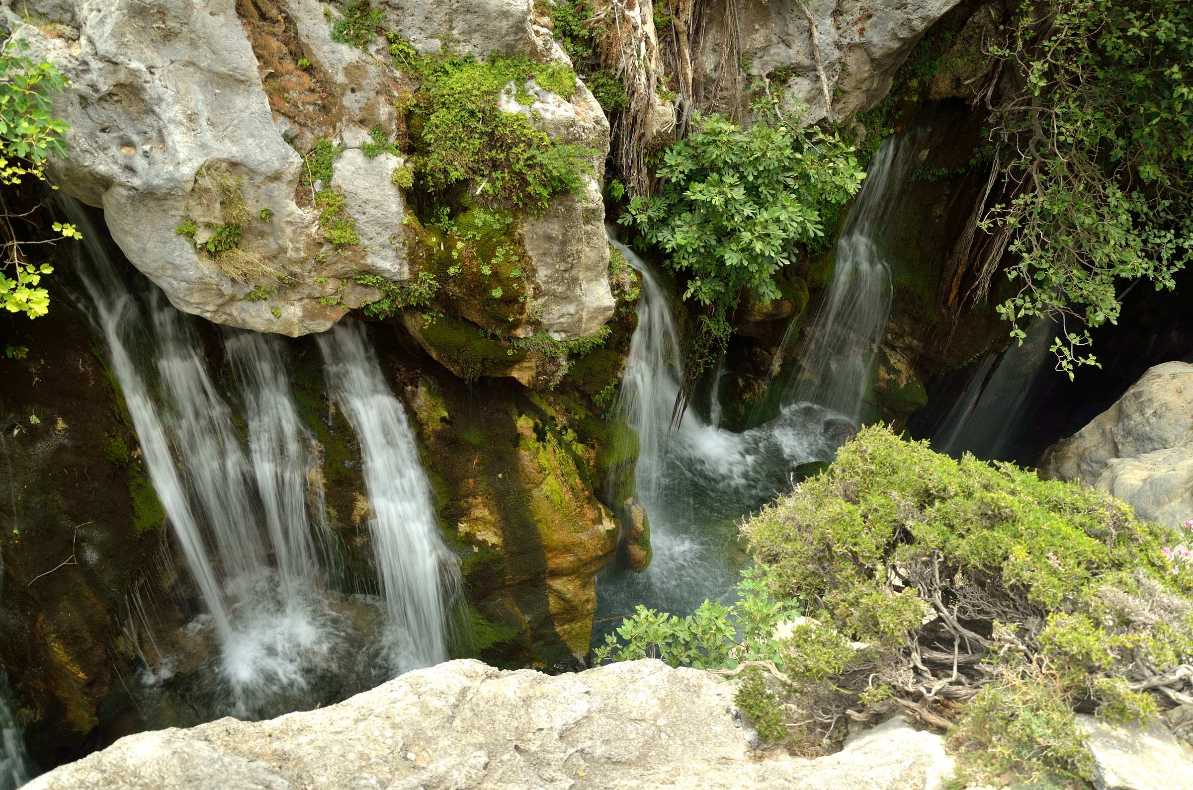Водопады Курталиотис в ущелье Курталиотико на Крите
