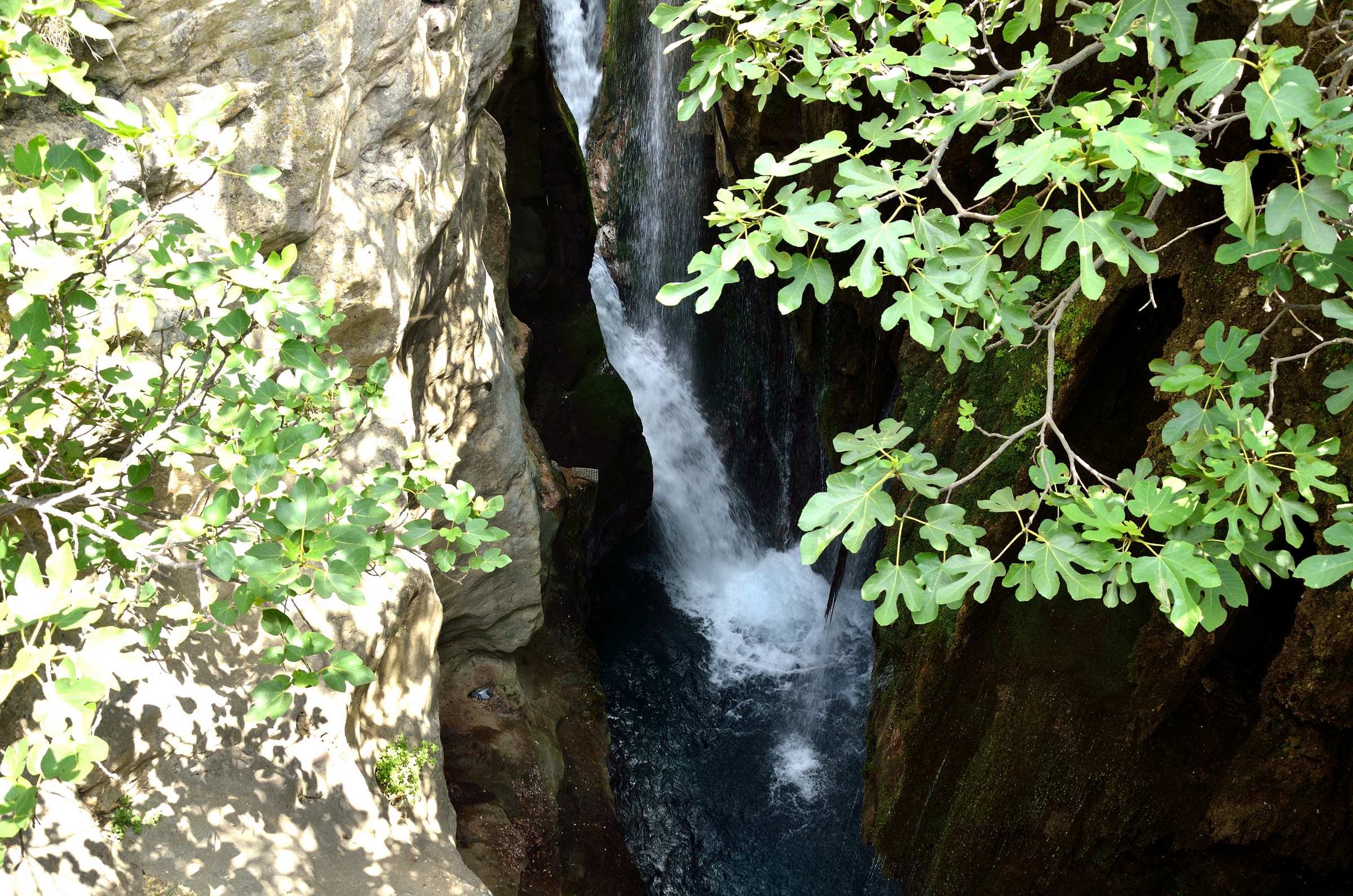Водопады Курталиотис в ущелье Курталиотико на Крите