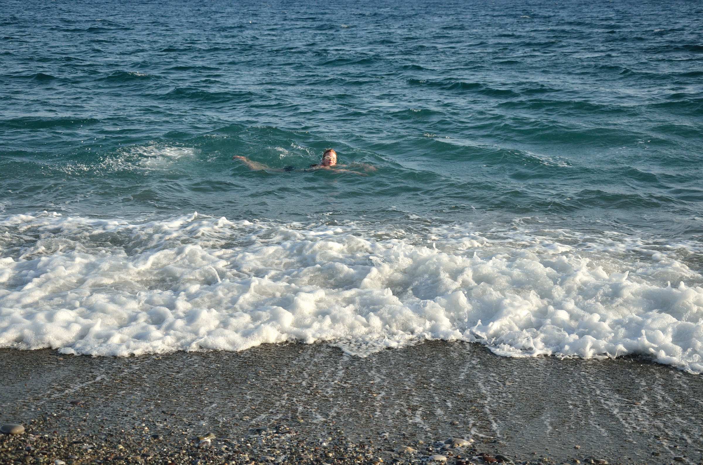 На пляже в деревне Миртос на Крите