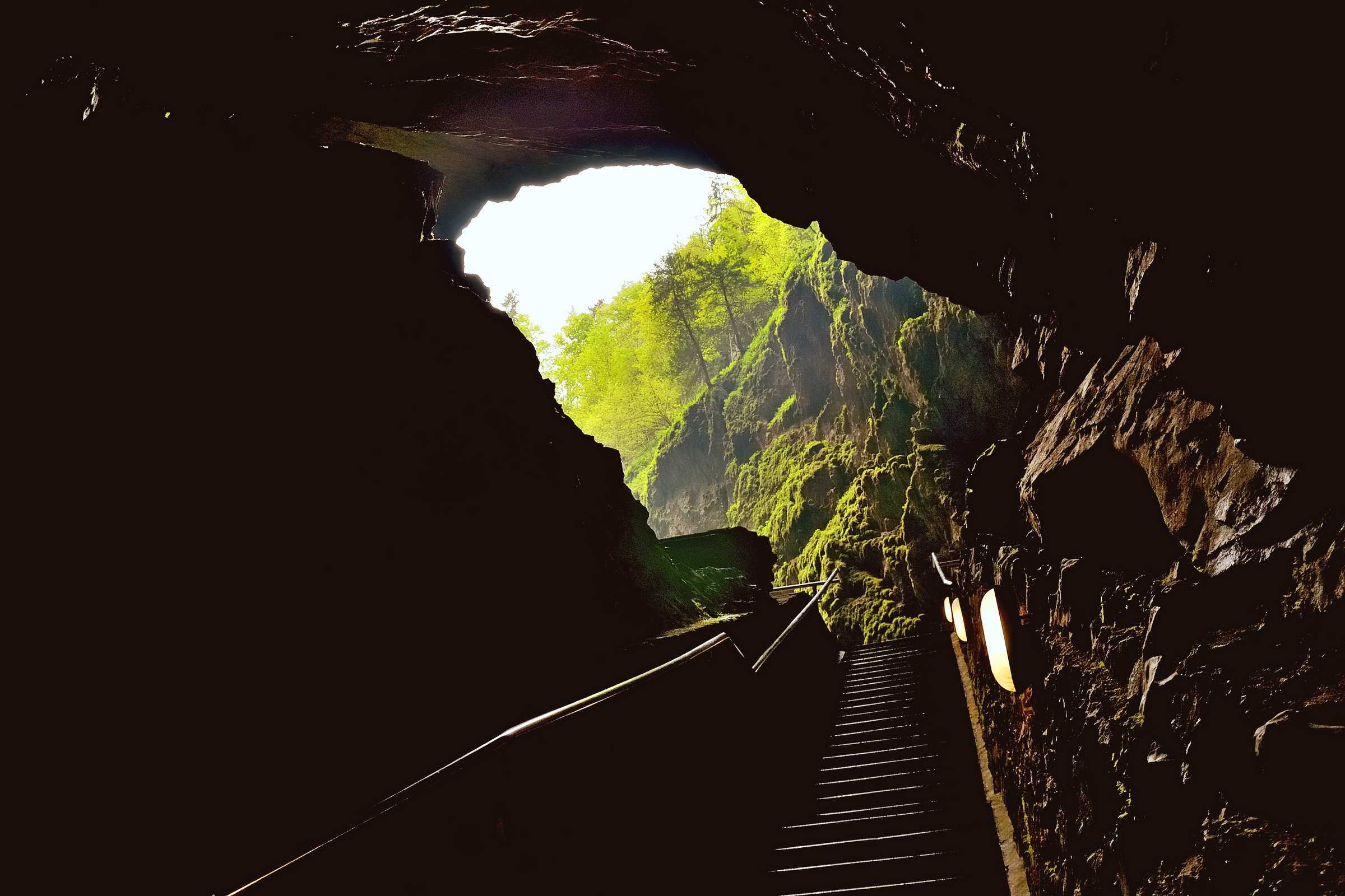 Пунквенные пещеры. Лестница к пропасти Мацоха