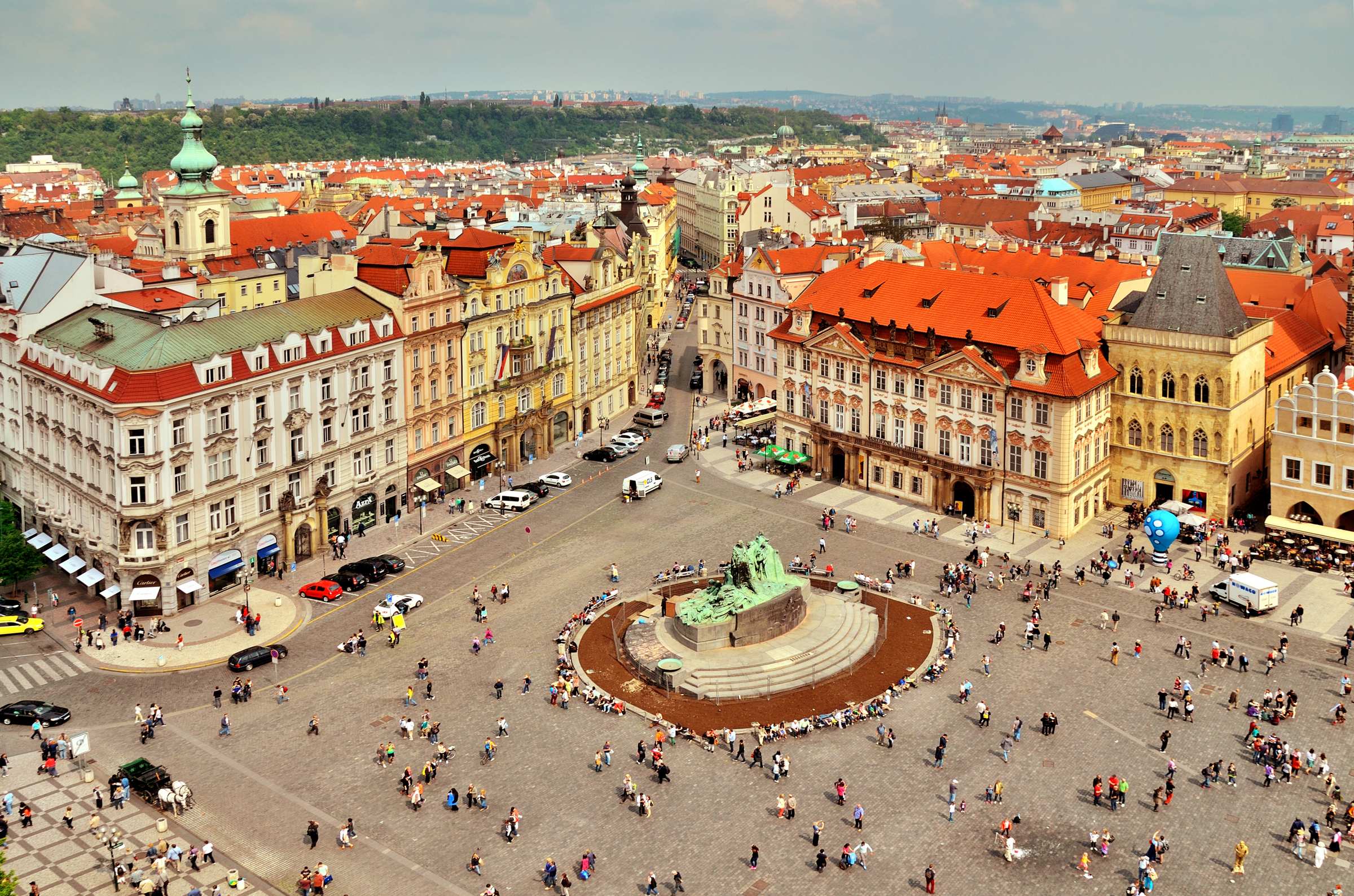 Виды на Прагу с ратушной башни. Староместская площадь