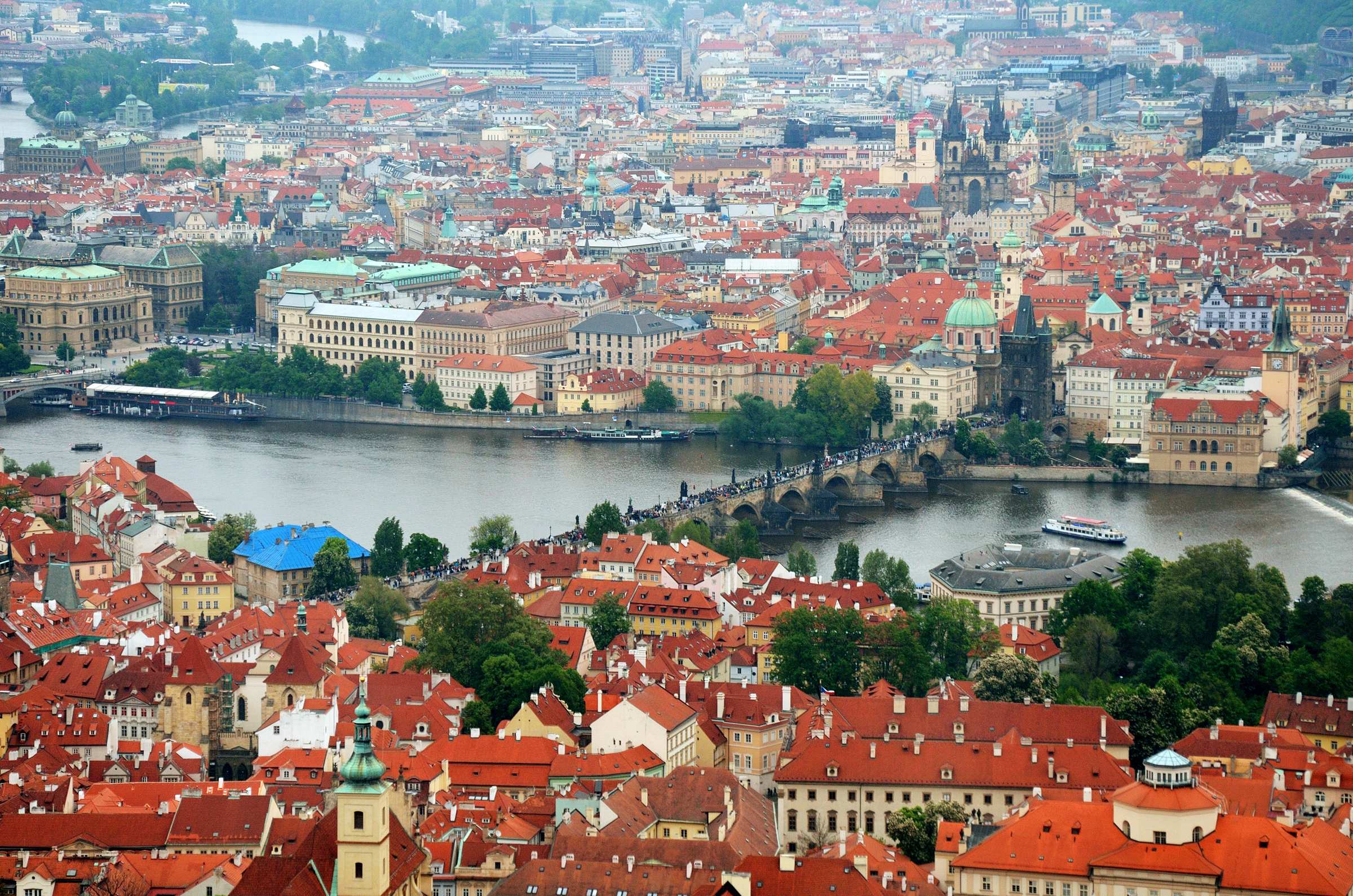 Виды на Прагу с Петршинской башни