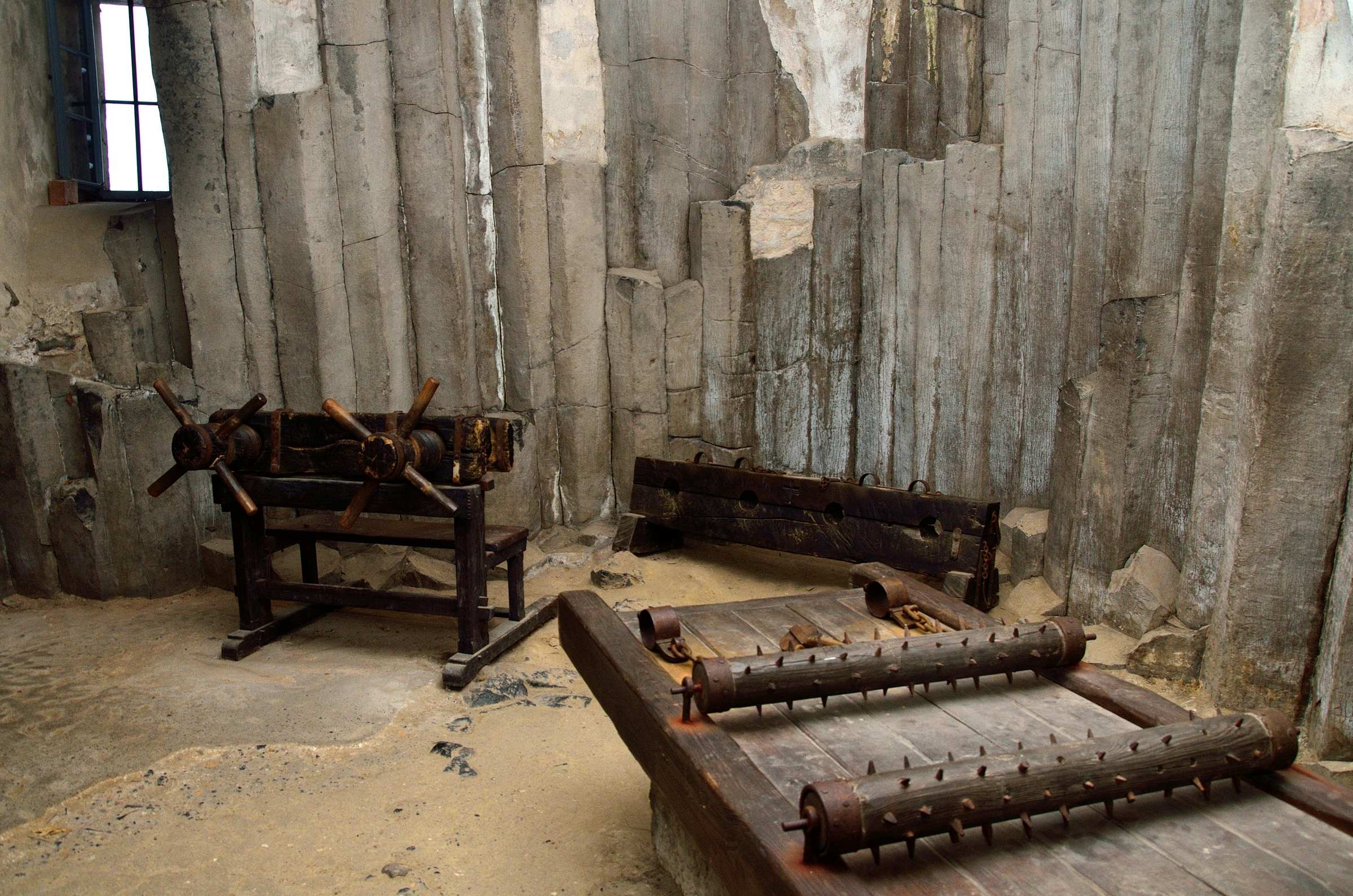 Камера пыток в подвале крепости Штольпен в Саксонской Швейцарии
