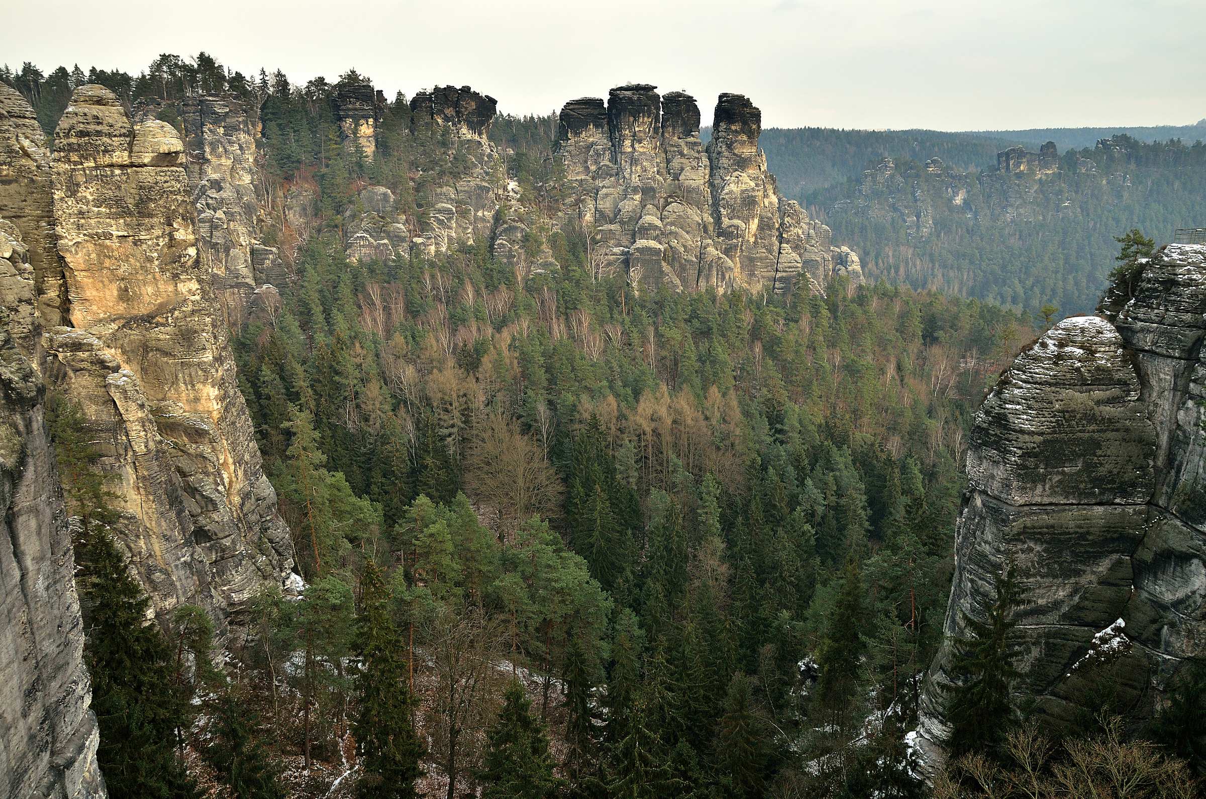 Бастайский скальный массив в Саксонской Швейцарии.