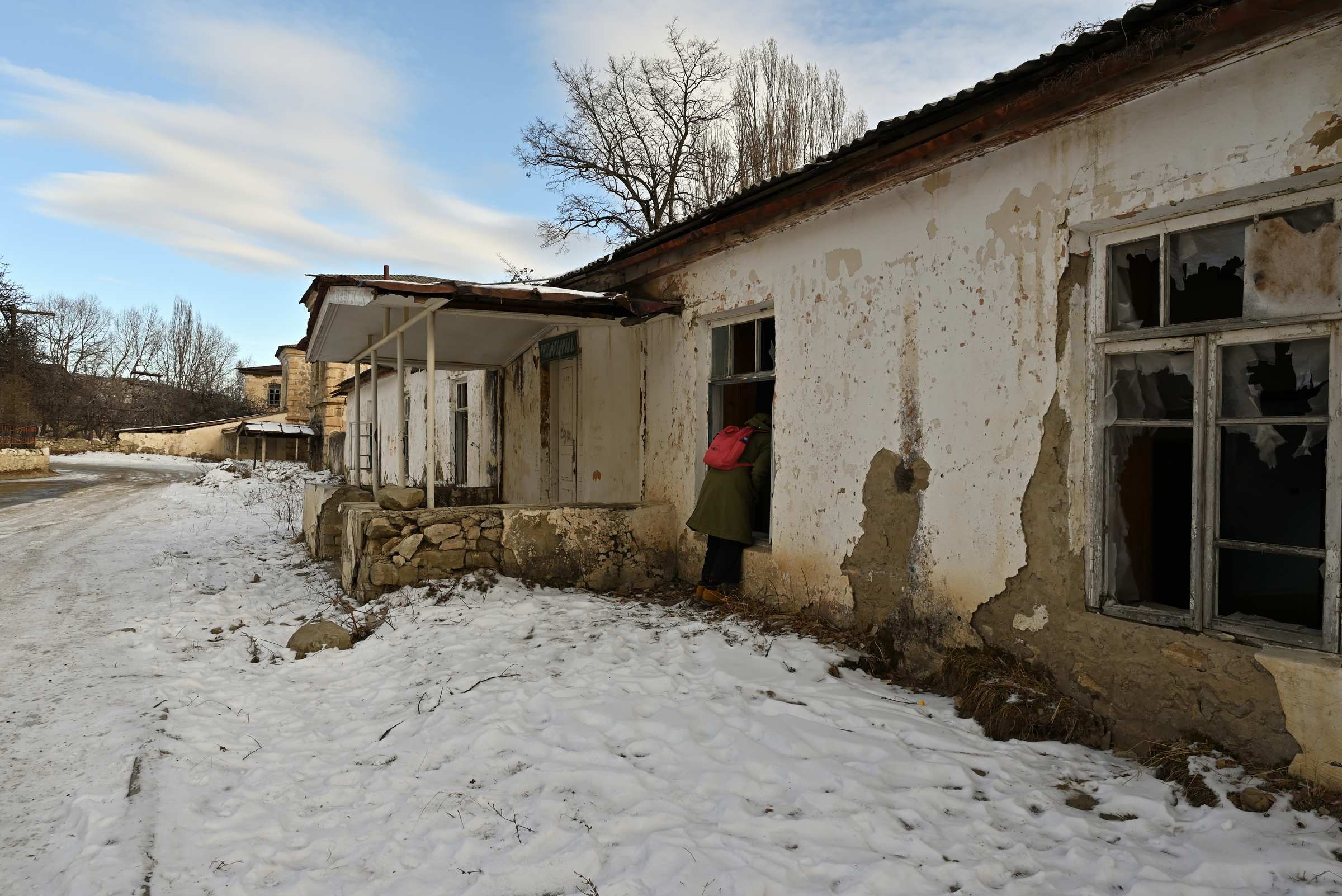 Дагестан. Заброшенная хунзахская поликлиника на территории крепости.