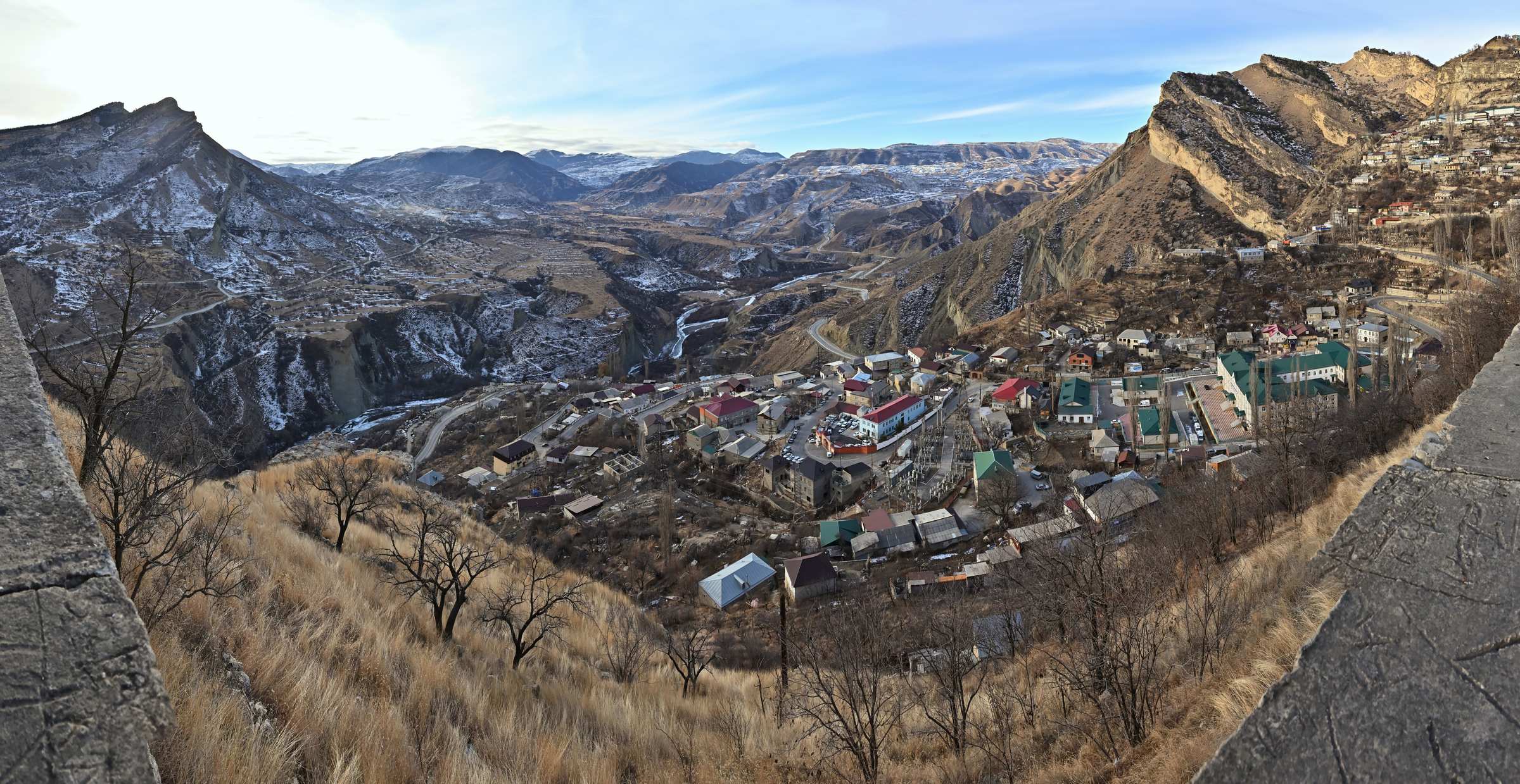 Дагестан. Вид на часть села Гуниба с дороги чуть ниже памятника «Белым Журавлям».