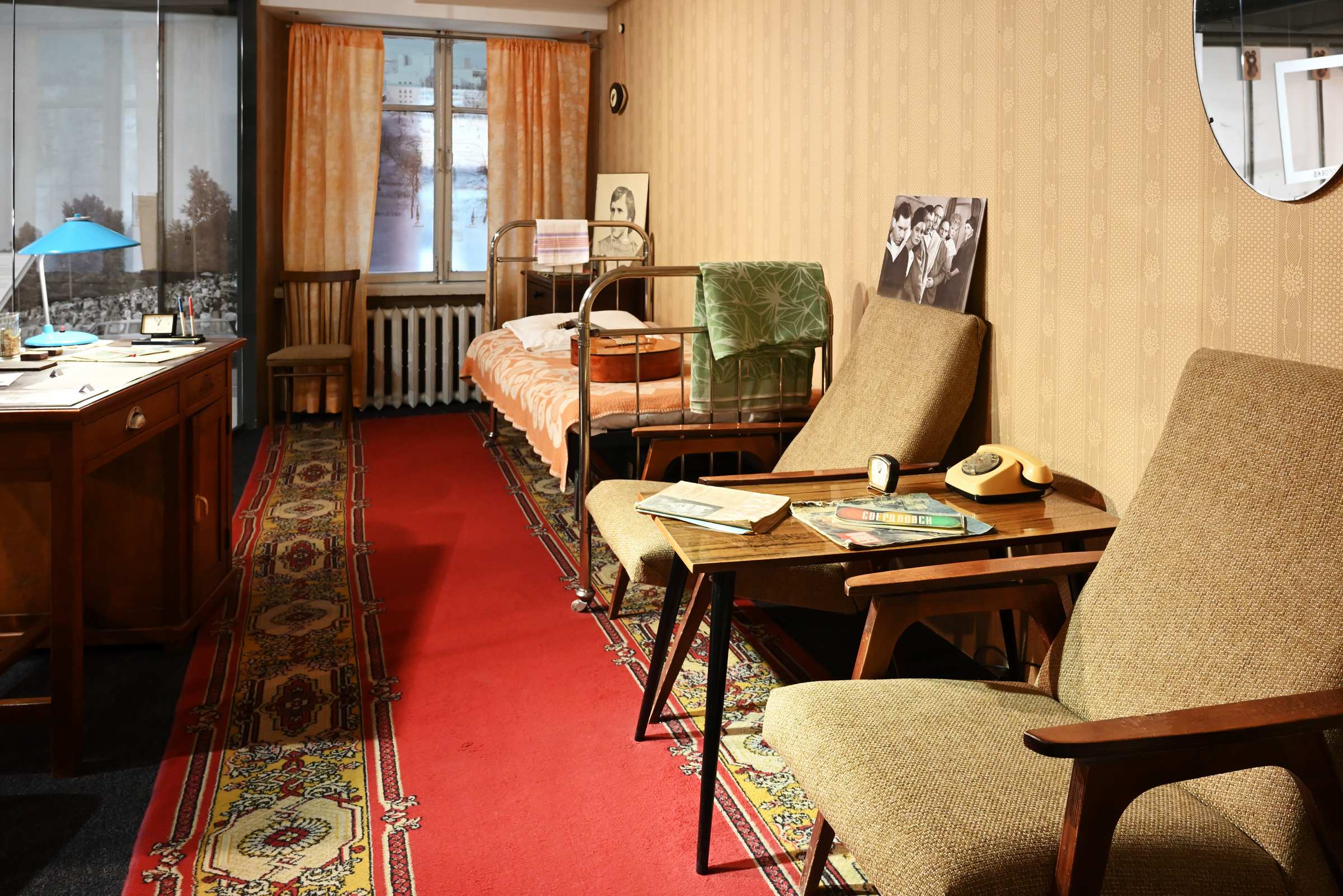 Восстановленный гостиничный номер, в котором Владимир Высоцкий останавливался, будучи на гастролях в Свердловске в 1962 году. Музей Владимира Высоцкого в Екатеринбурге.
