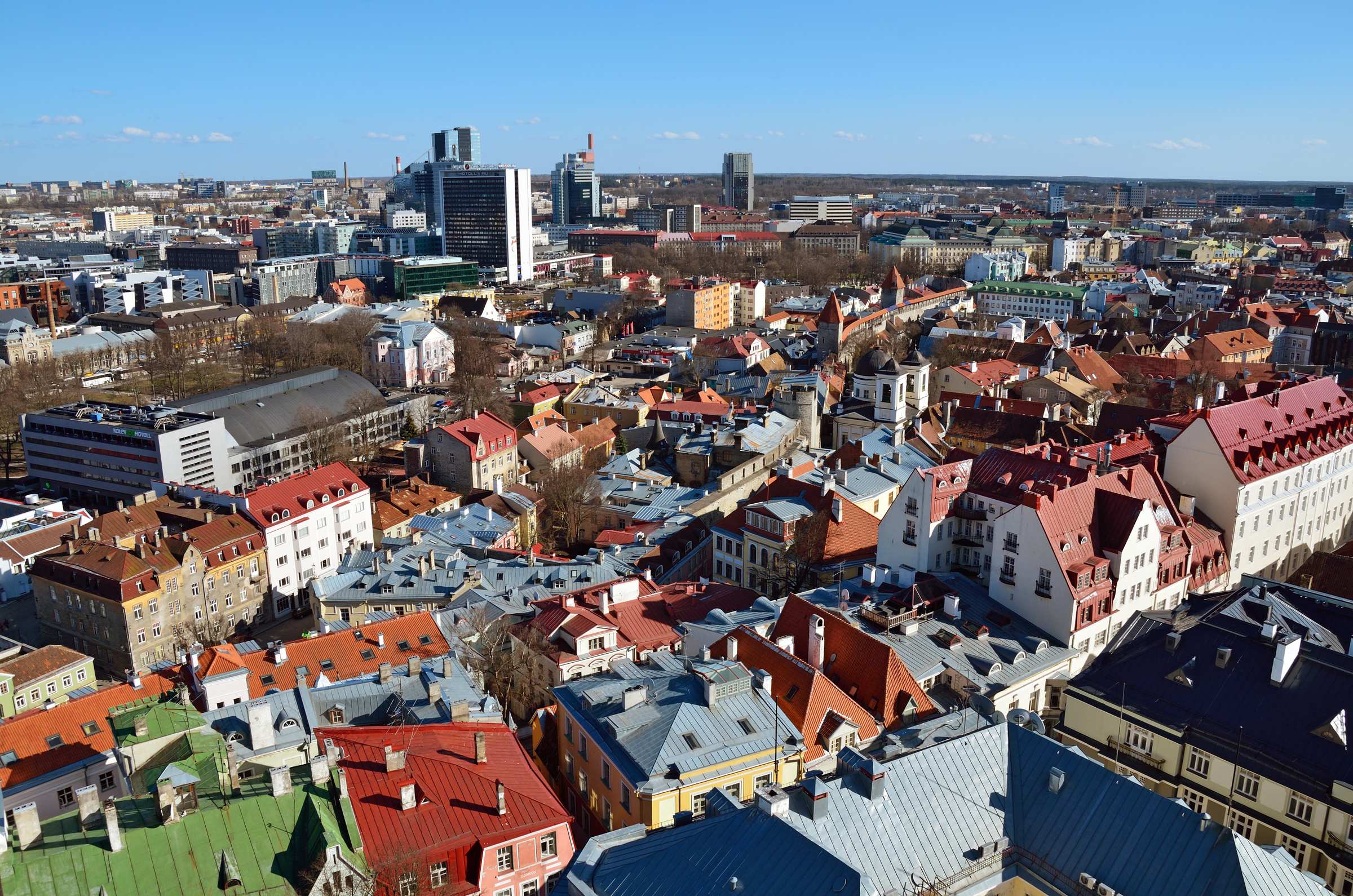 Вид на Таллин с башни церкви Олевисте