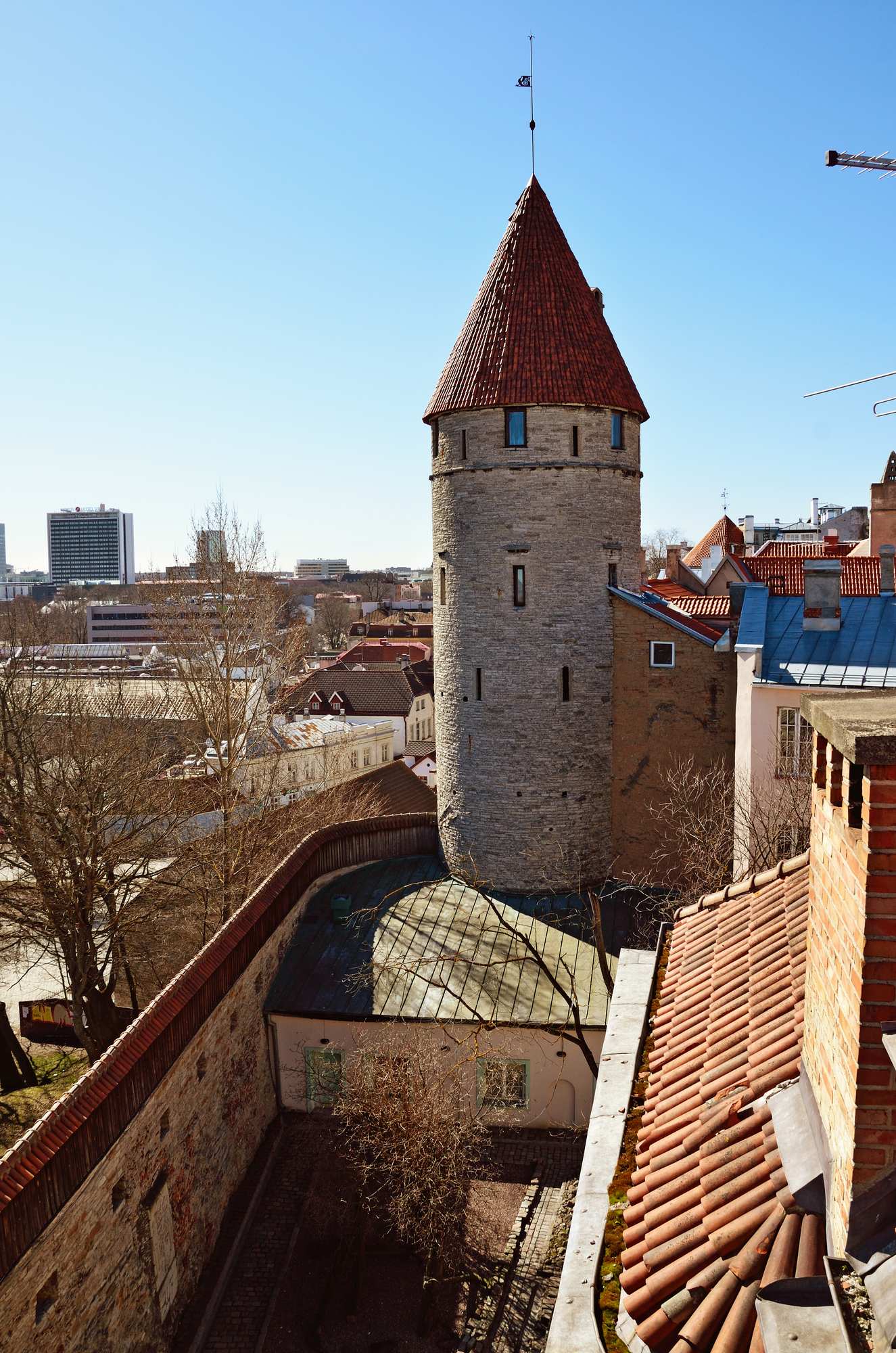 Вид на Таллин с крыши башни Толстая Маргарита