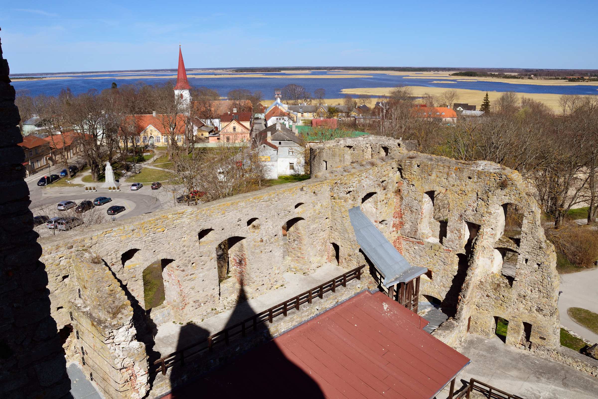 Вид на Хаапсалу со сторожевой башни епископского замка