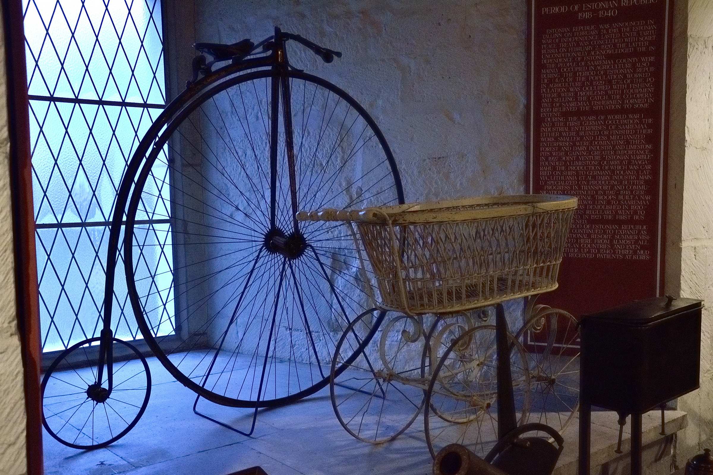 Велосипед в музее в крепости Курессааре в Эстонии