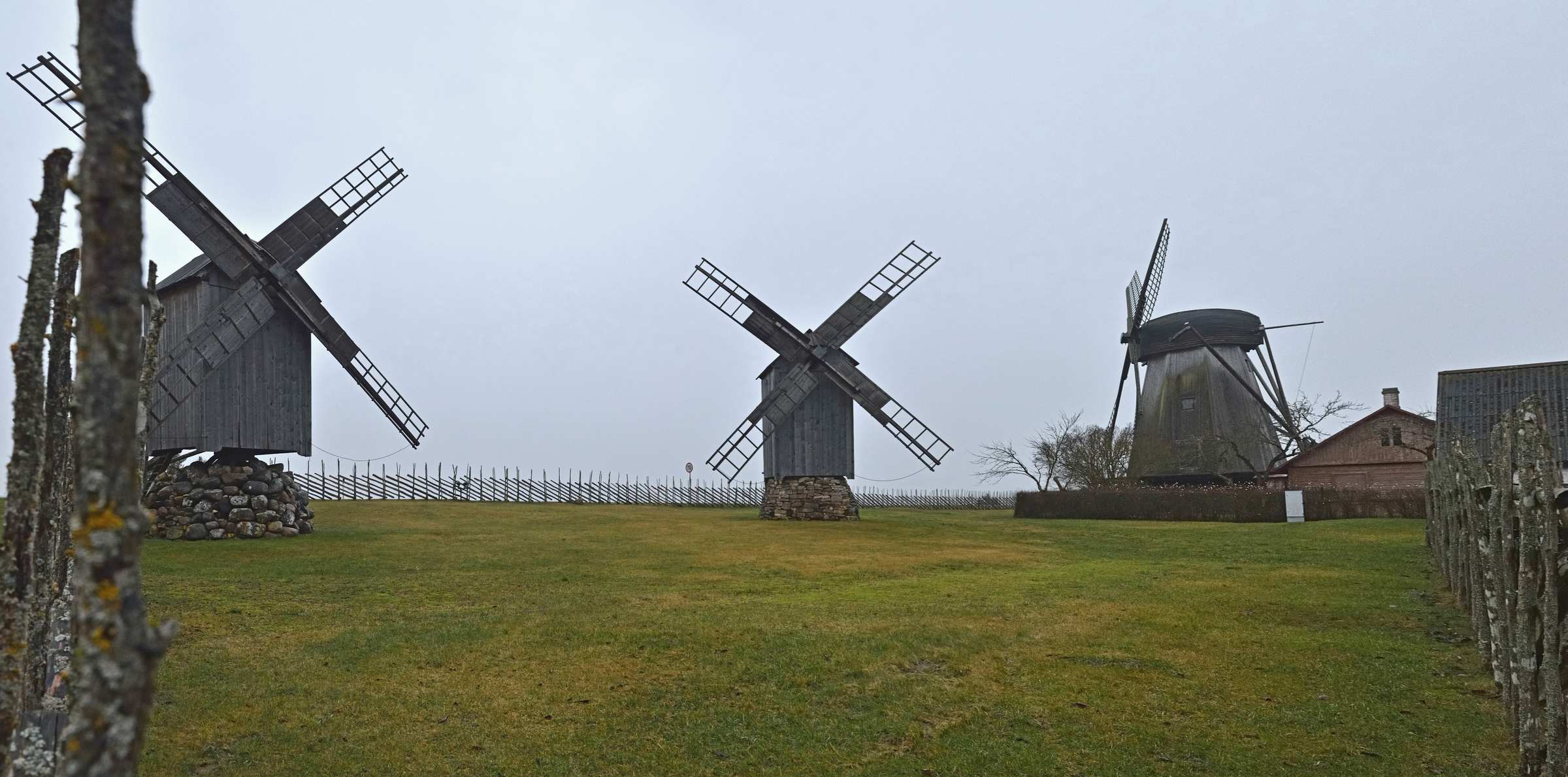 Ветряные мельницы Англа на острове Сааремаа в Эстонии
