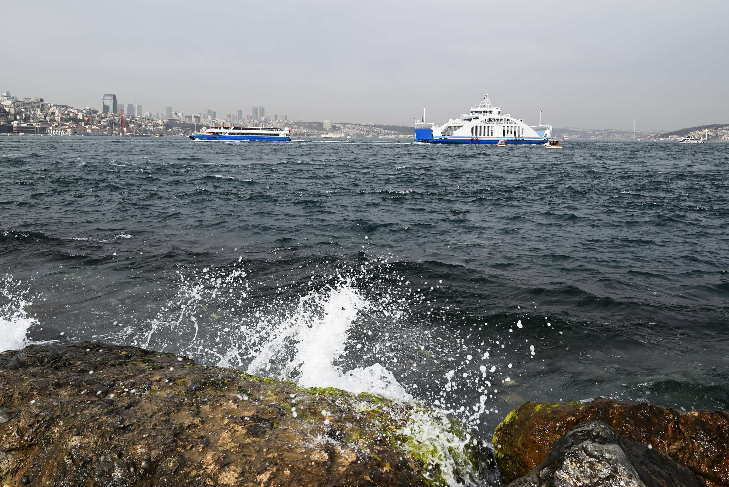 Стамбул. Место слияния бухты Золотой Рог с проливом Босфор.
